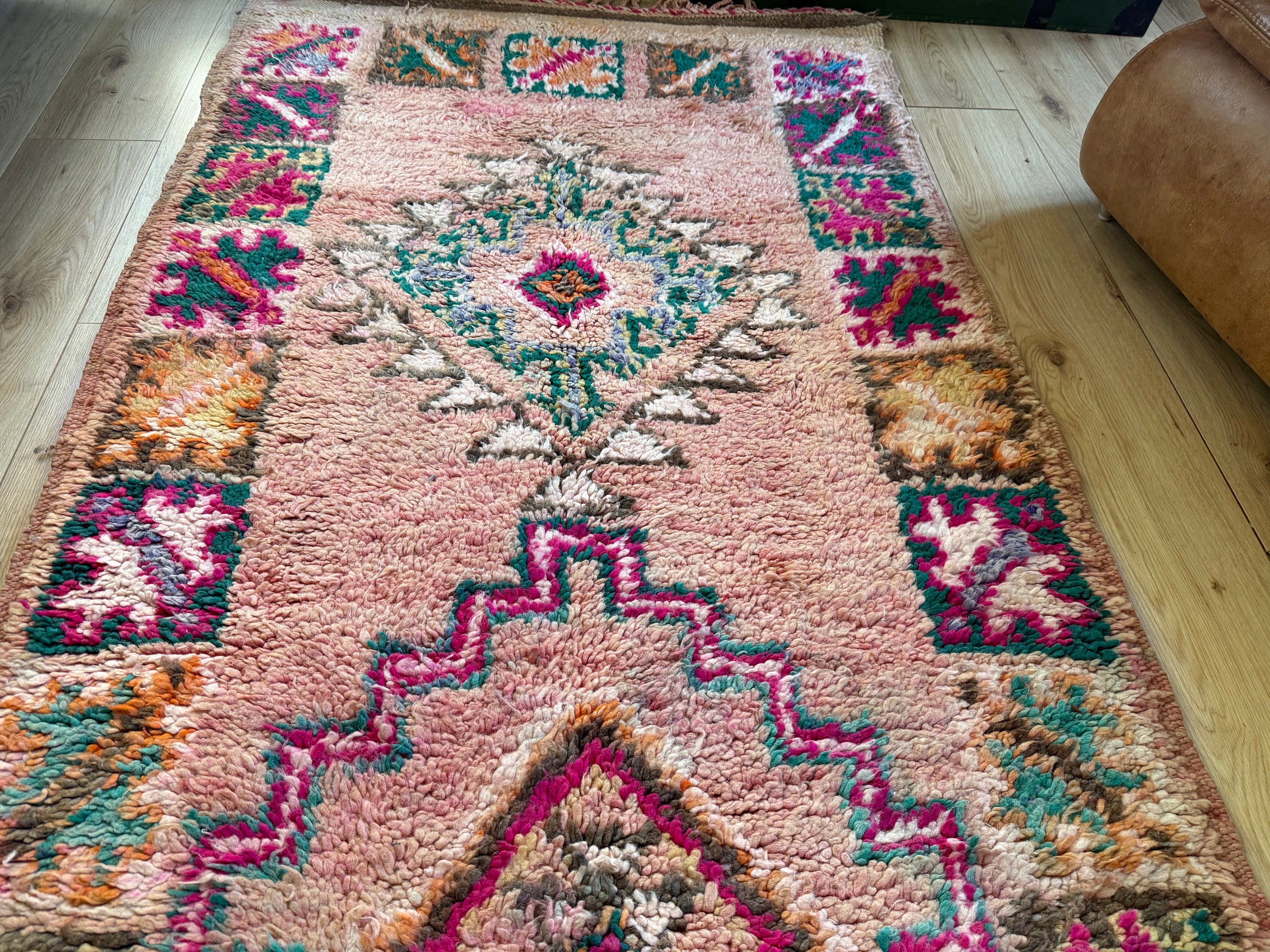 Vintage Moroccan runner in soft pink wool – 416 × 115 cm