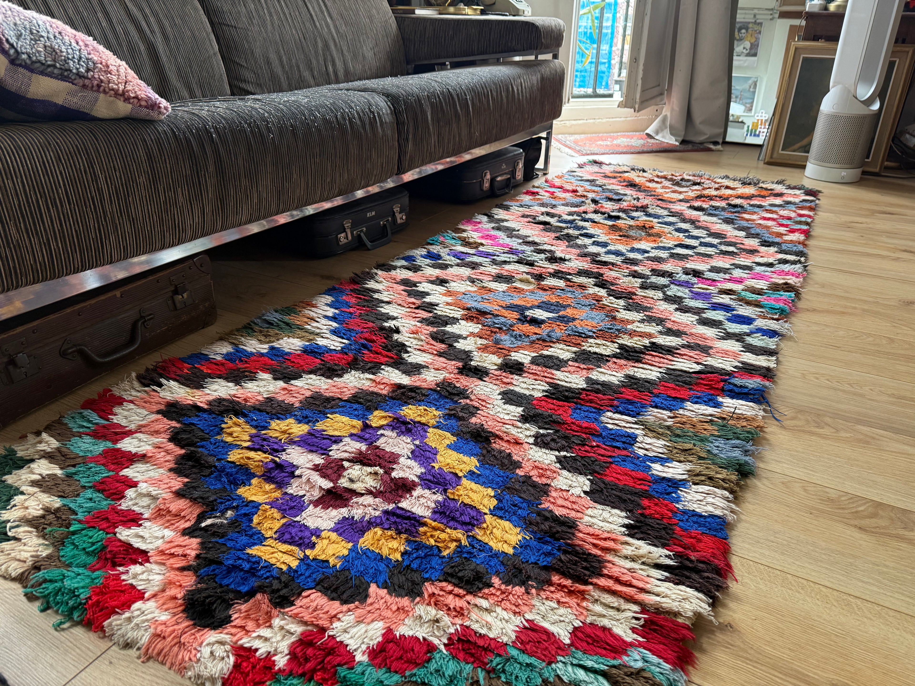 Handgeknoopt vintage tapijt – Boucherouite-stijl – ca. 91 × 253 cm.