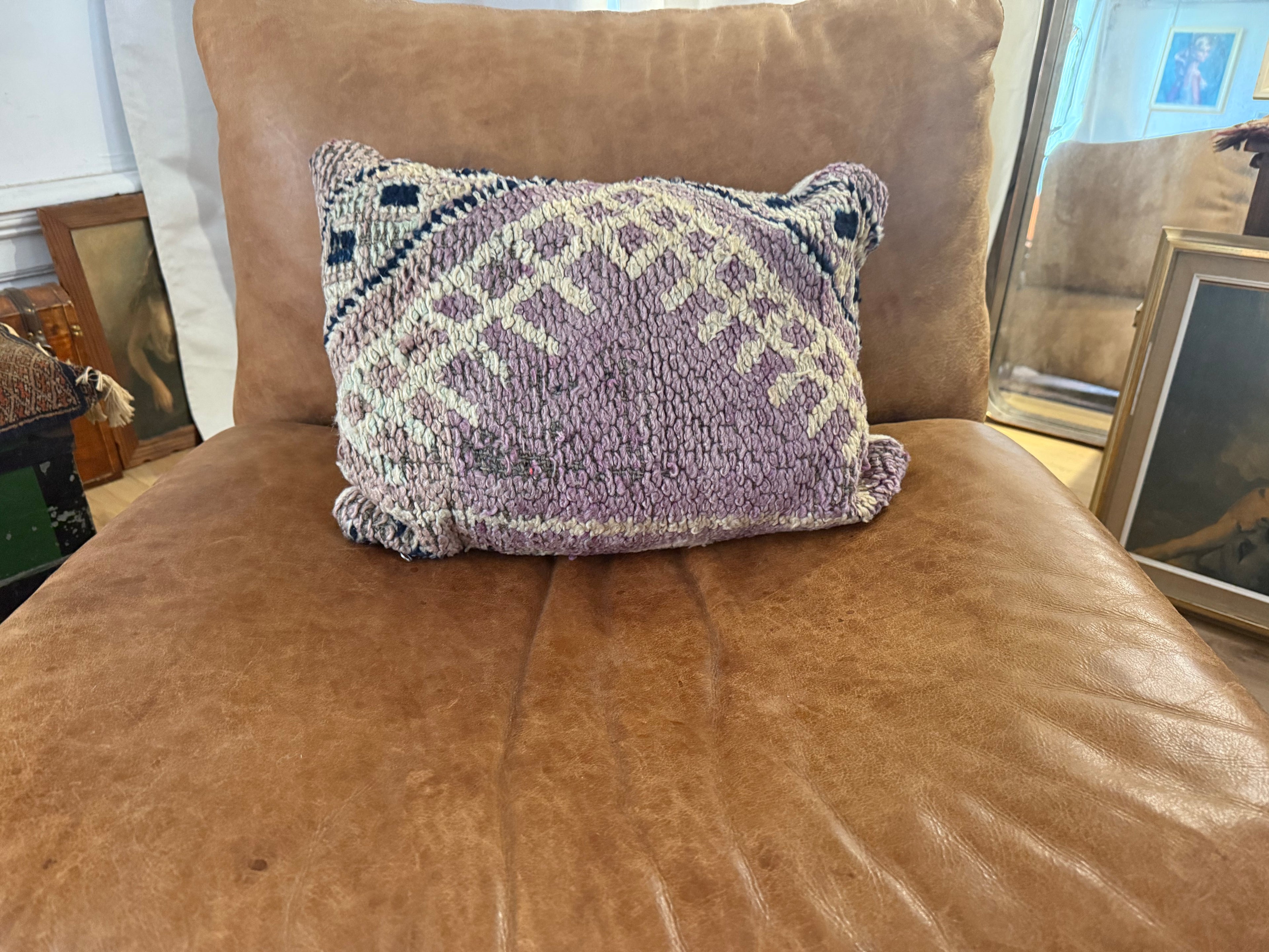 Handgemaakt kussen van een vintage Marokkaans tapijt – ca. 60 × 40 cm
