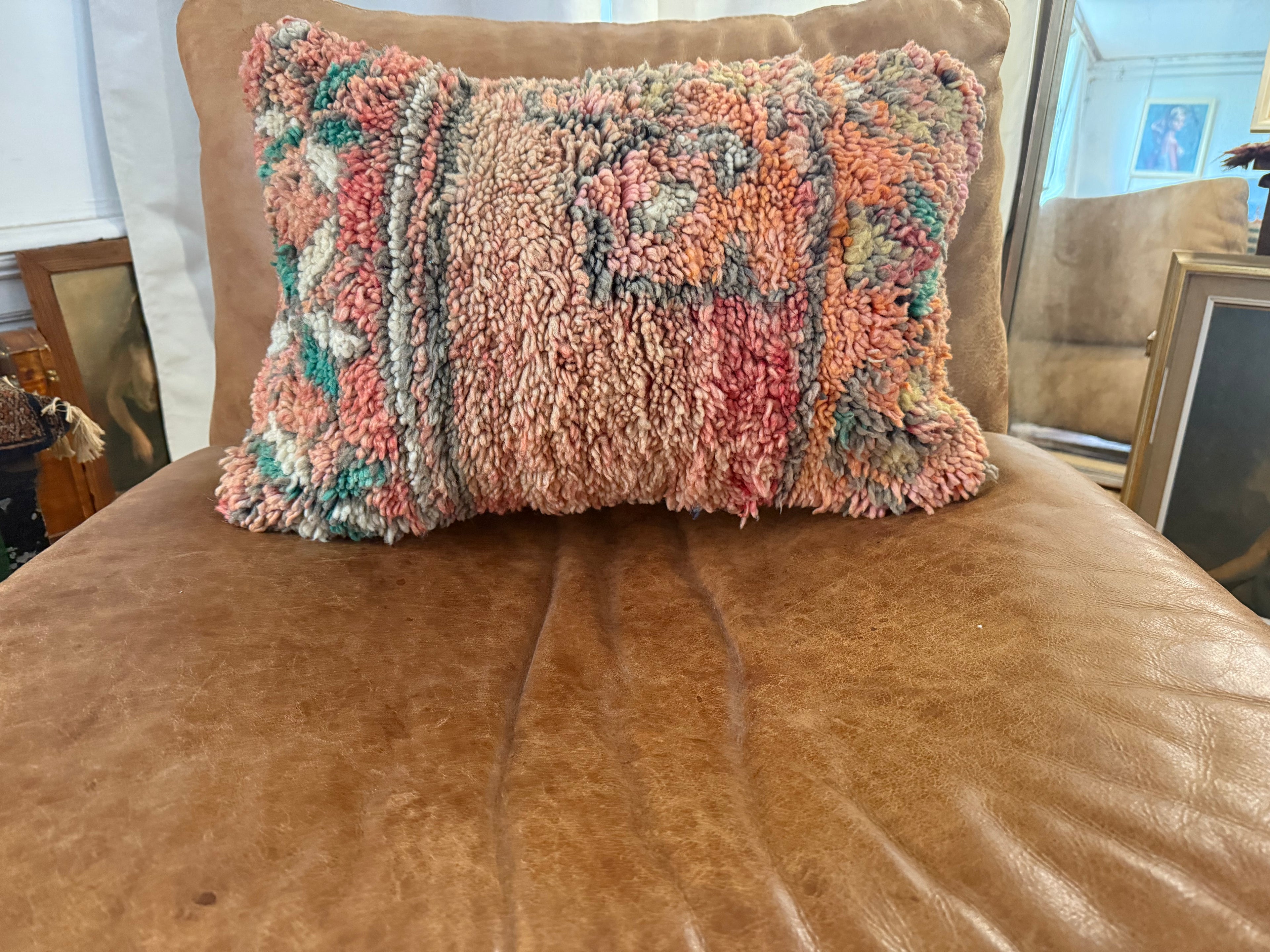 Handgemaakt kussen van een vintage Marokkaans tapijt –ca. 60 × 40 cm