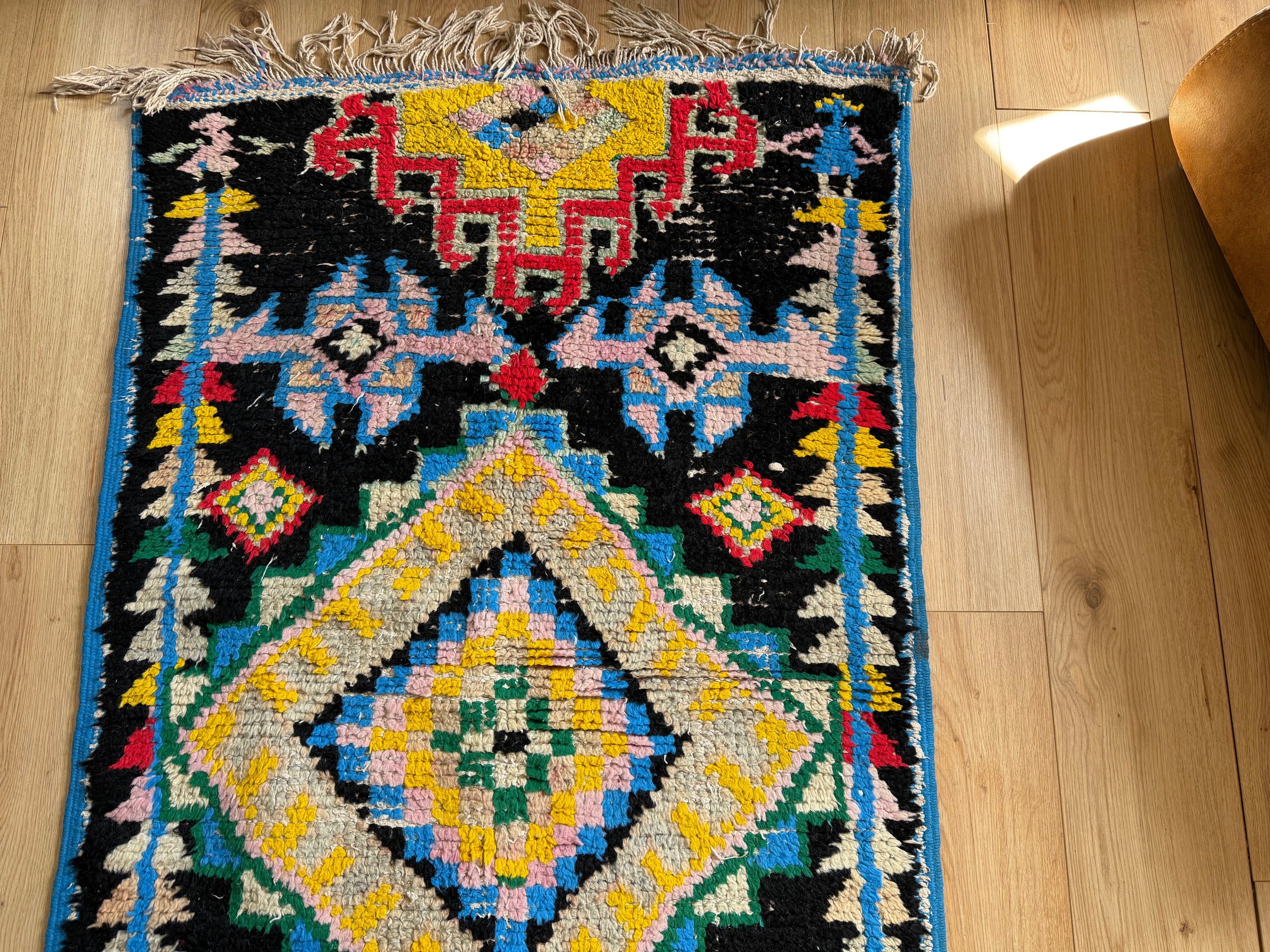Handgeknoopt vintage tapijt Boucherouite loper uit Marokko– ca. 277 × 88 cm