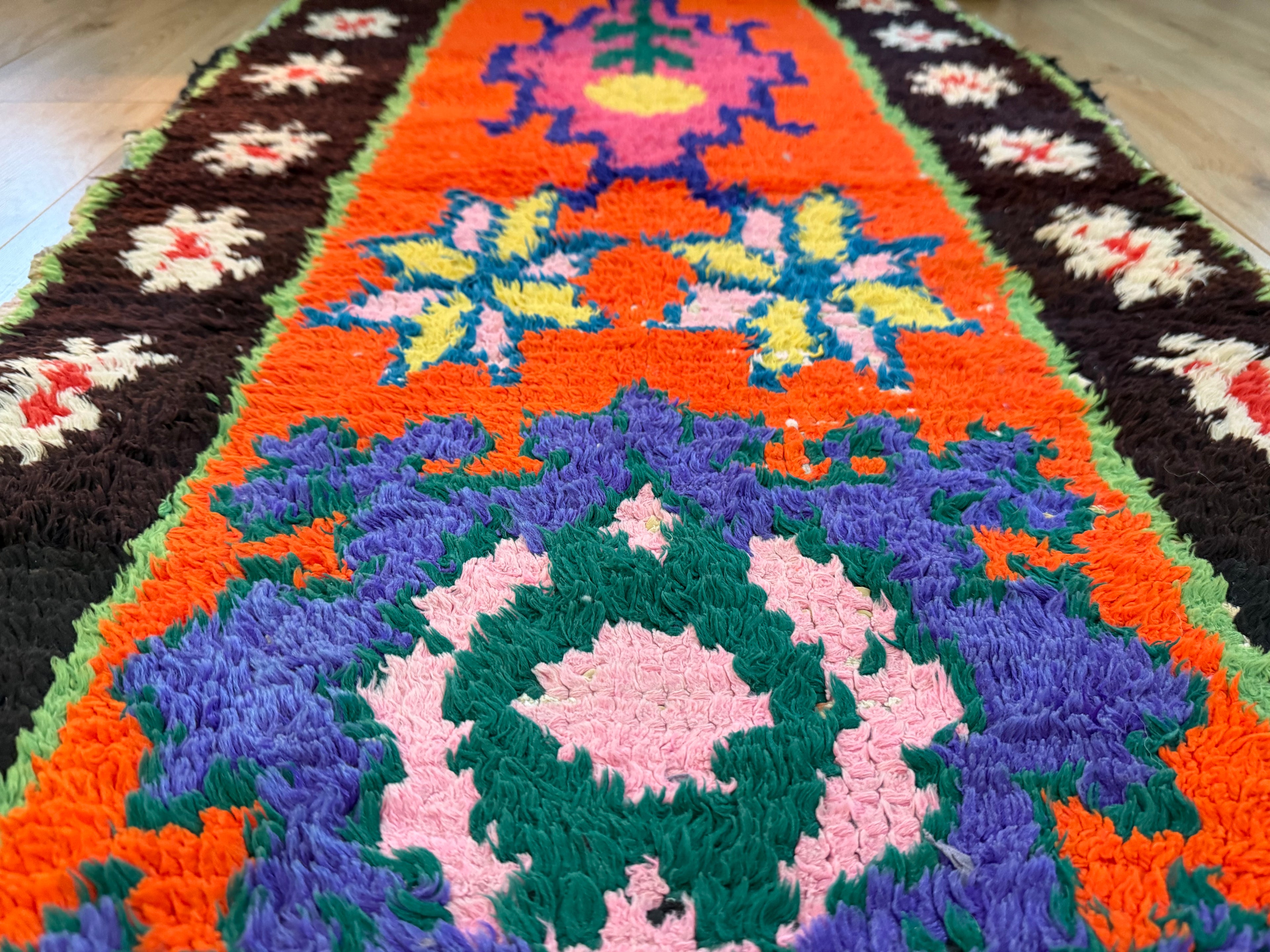 Authentiek handgeknoopt tapijt – kleurrijke boho stijl – ca. 274 × 75 cm