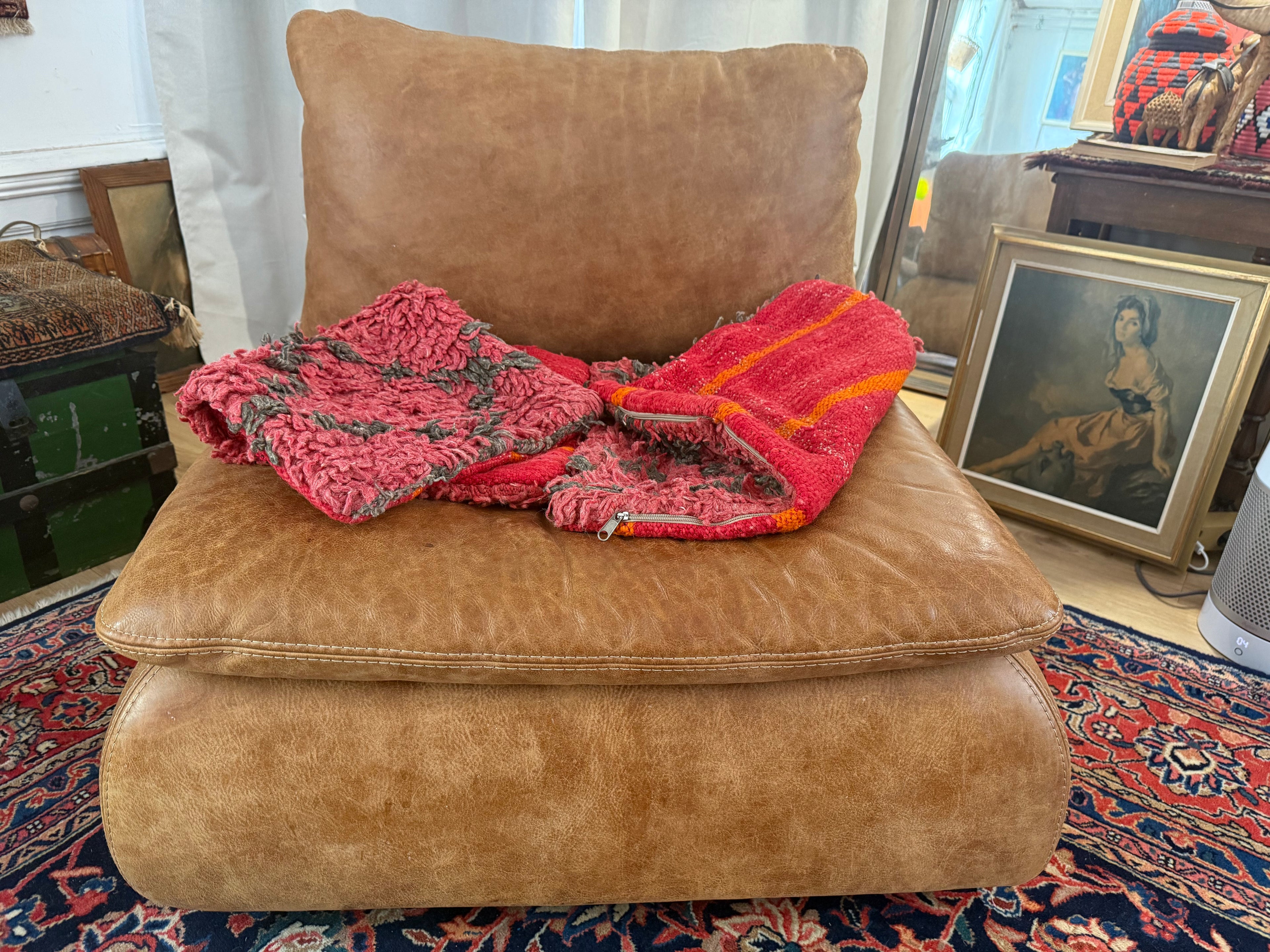 set van 2 Handgemaakte kussens van een vintage Marokkaans tapijt – ca. 60 × 40 cm
