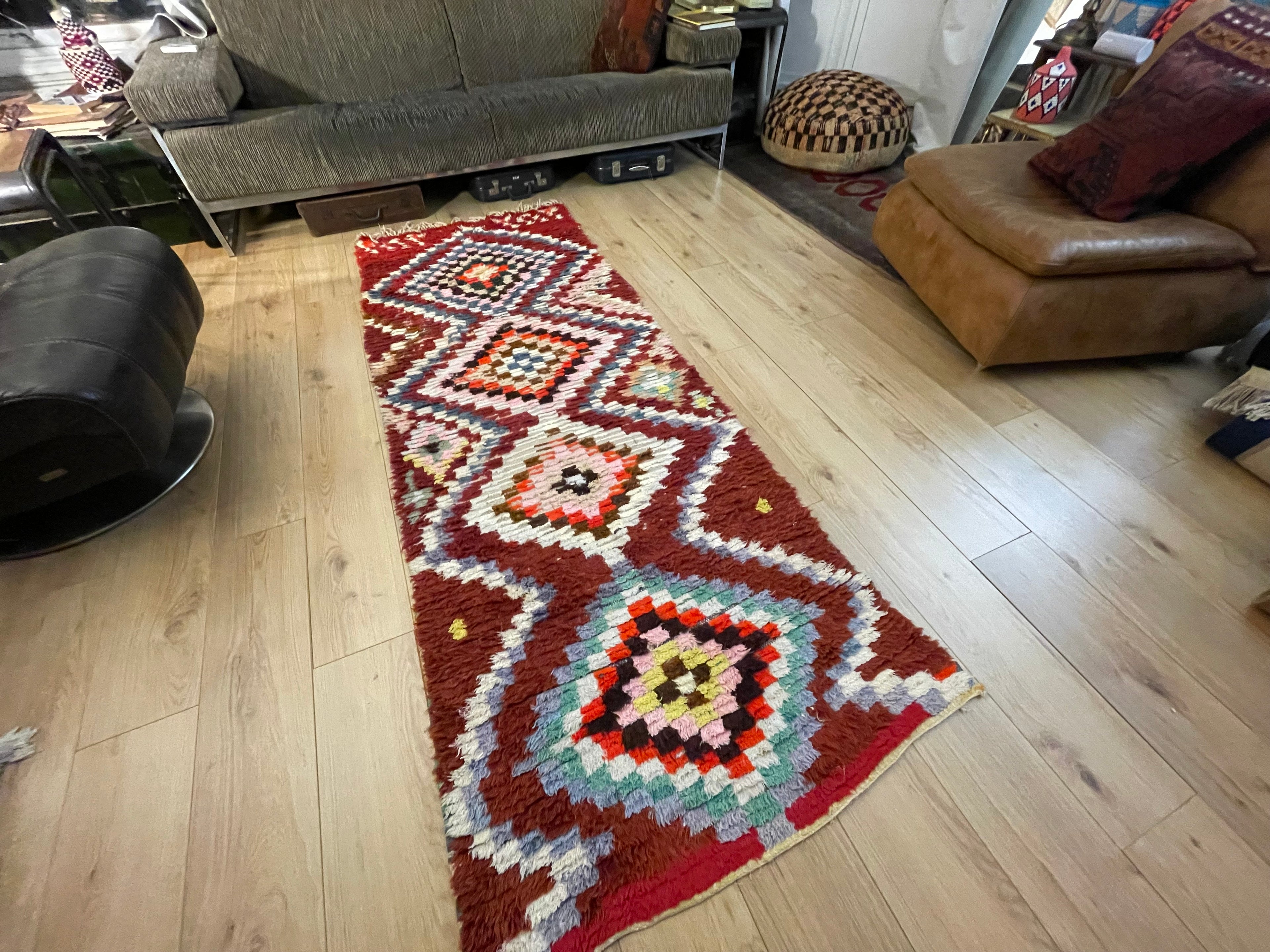 Handgeknoopt vintage vloerkleed – Marokkaanse Boucherouite loper – ca. 243 × 88 cm