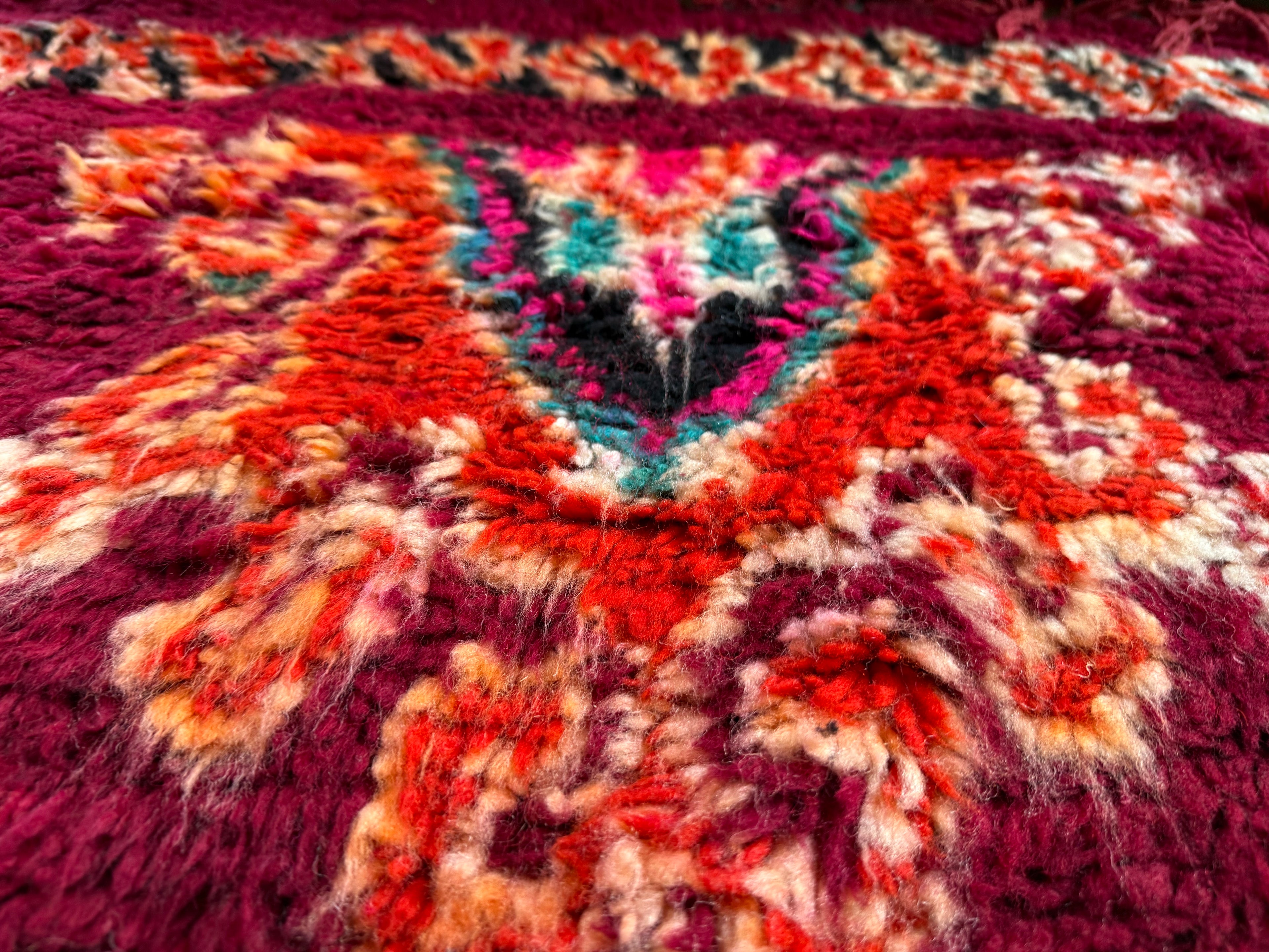 Handgeknoopt vintage Berber tapijt – 315 × 222 cm