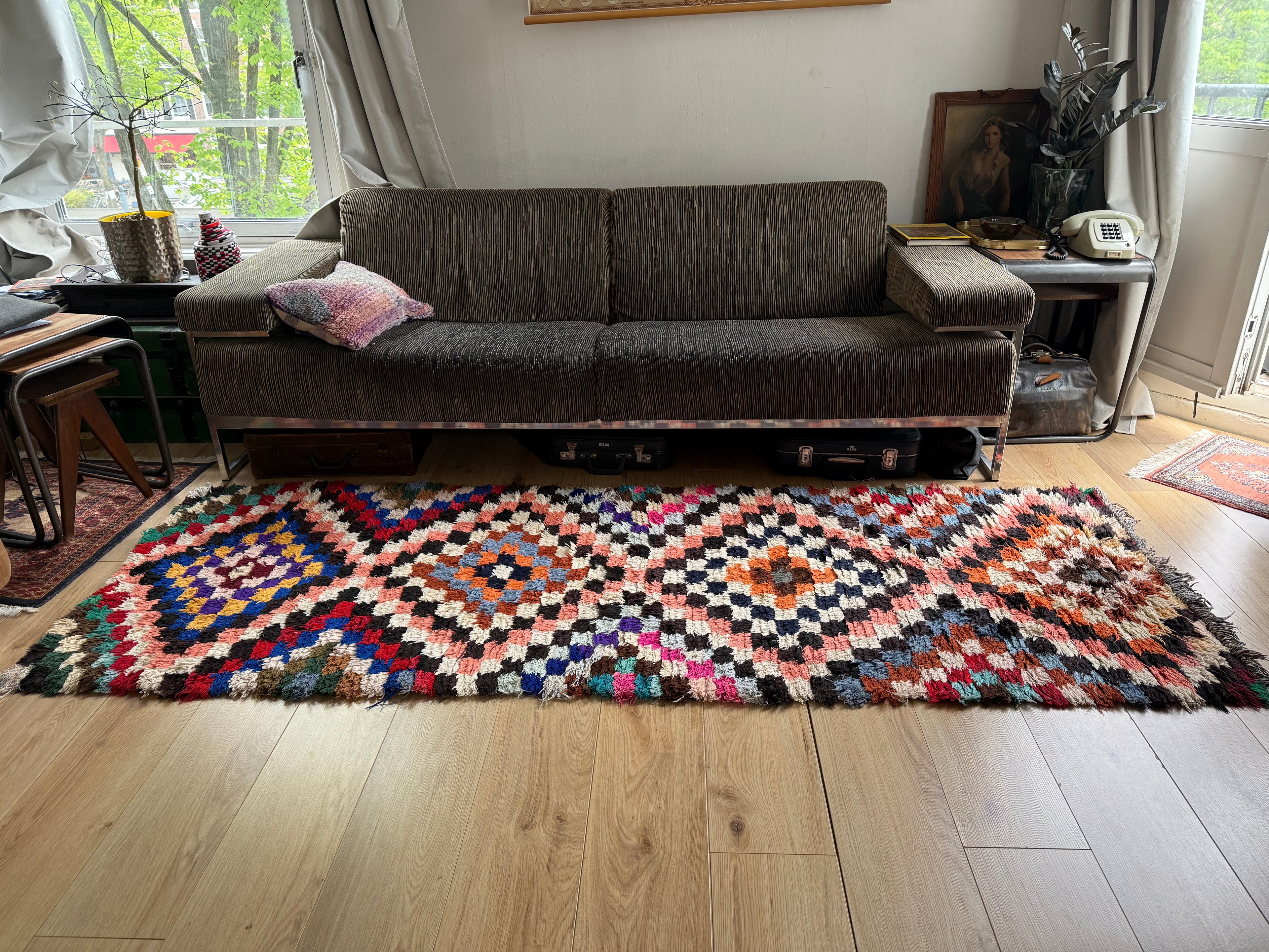 Handgeknoopt vintage tapijt – Boucherouite-stijl – ca. 91 × 253 cm.