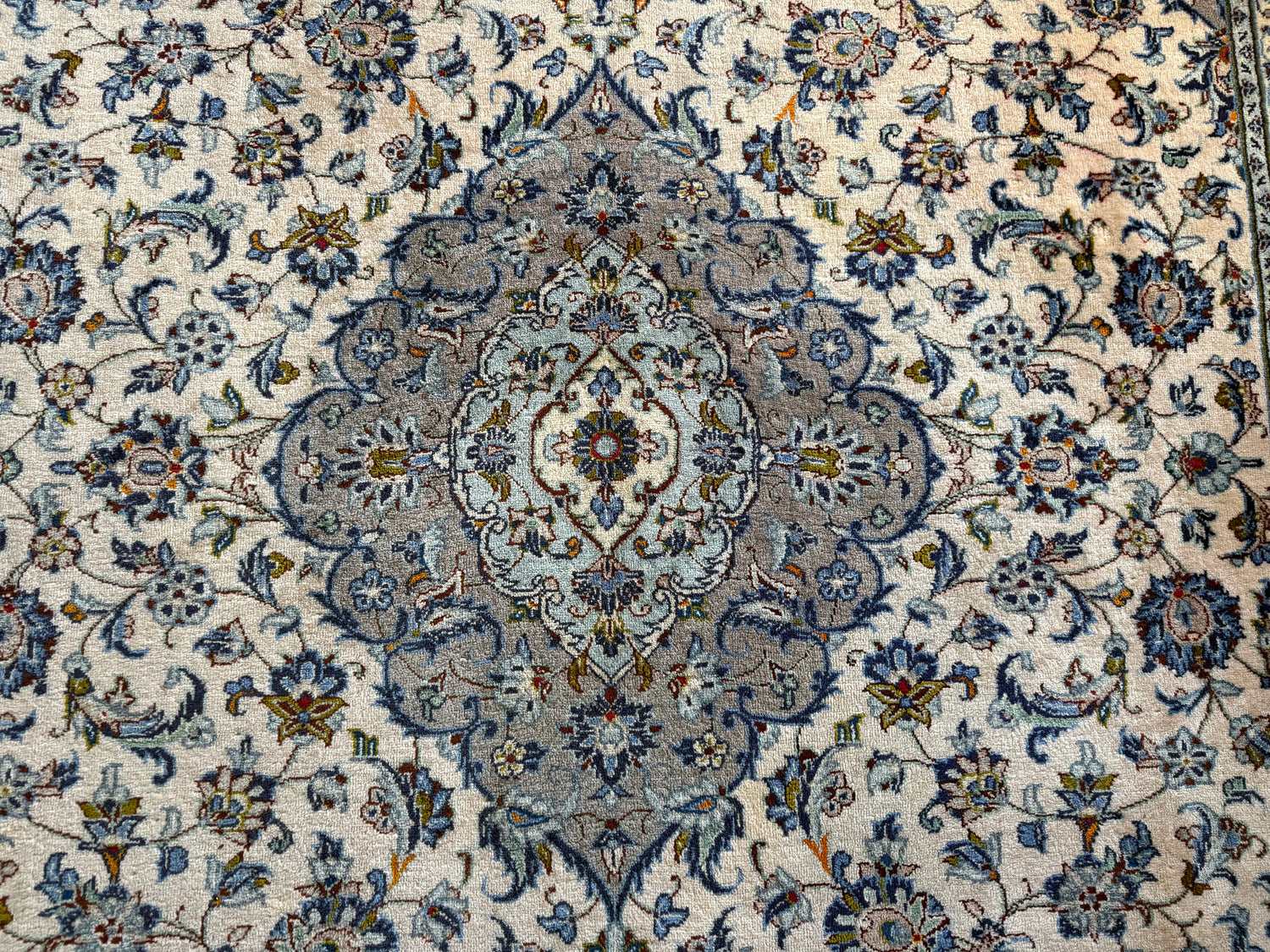 Alfombra vintage anudada a mano – Clara y elegante – aprox. 365 × 245 cm