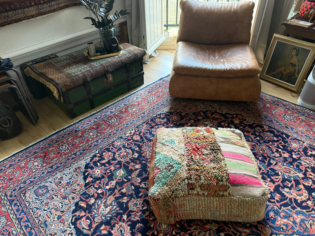 Pouf en tapis marocain vintage utilisé – fait main – env. 60 × 60 × 25 cm