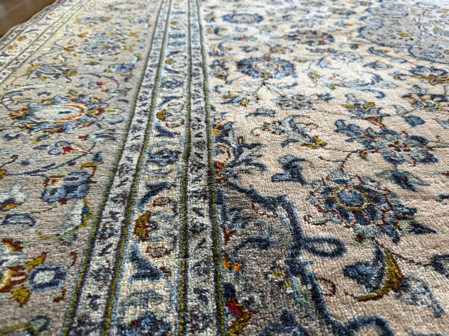Alfombra vintage anudada a mano – Clara y elegante – aprox. 365 × 245 cm