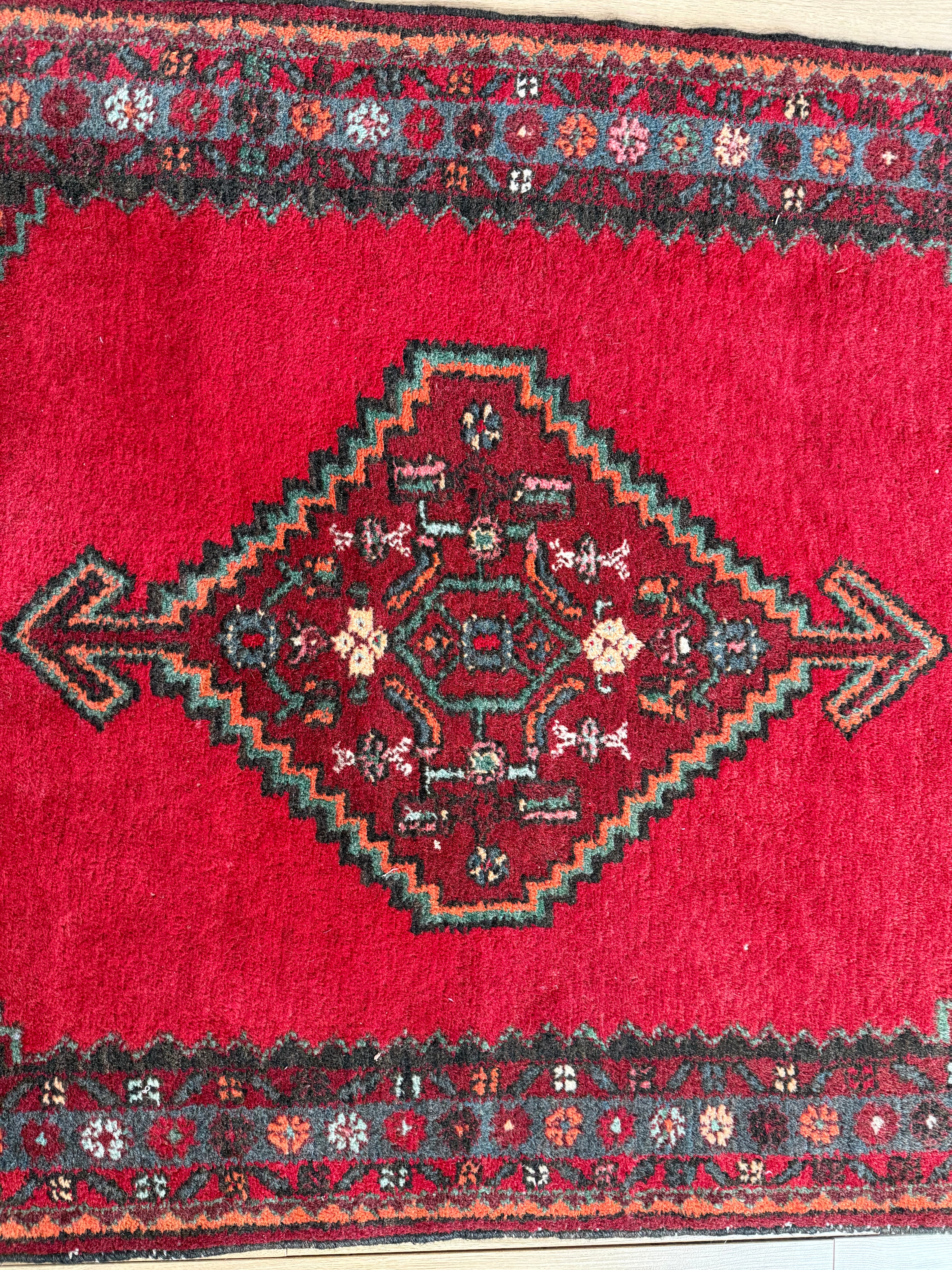 Vintage handgeknoopt wollen tapijt – 197 × 108 cm