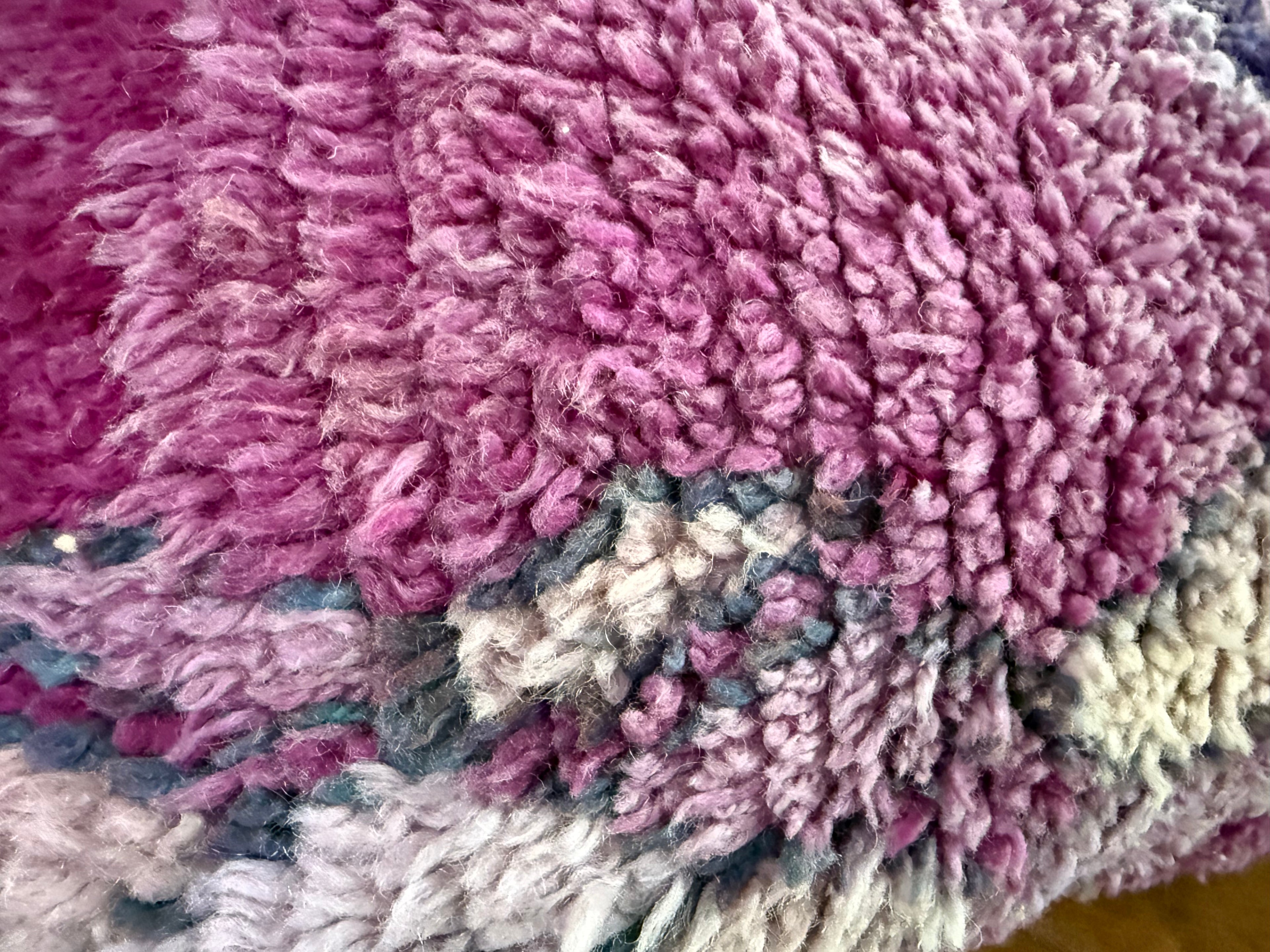 Handgemaakt kussen van een vintage Marokkaans tapijt – ca. 60 × 40 cm
