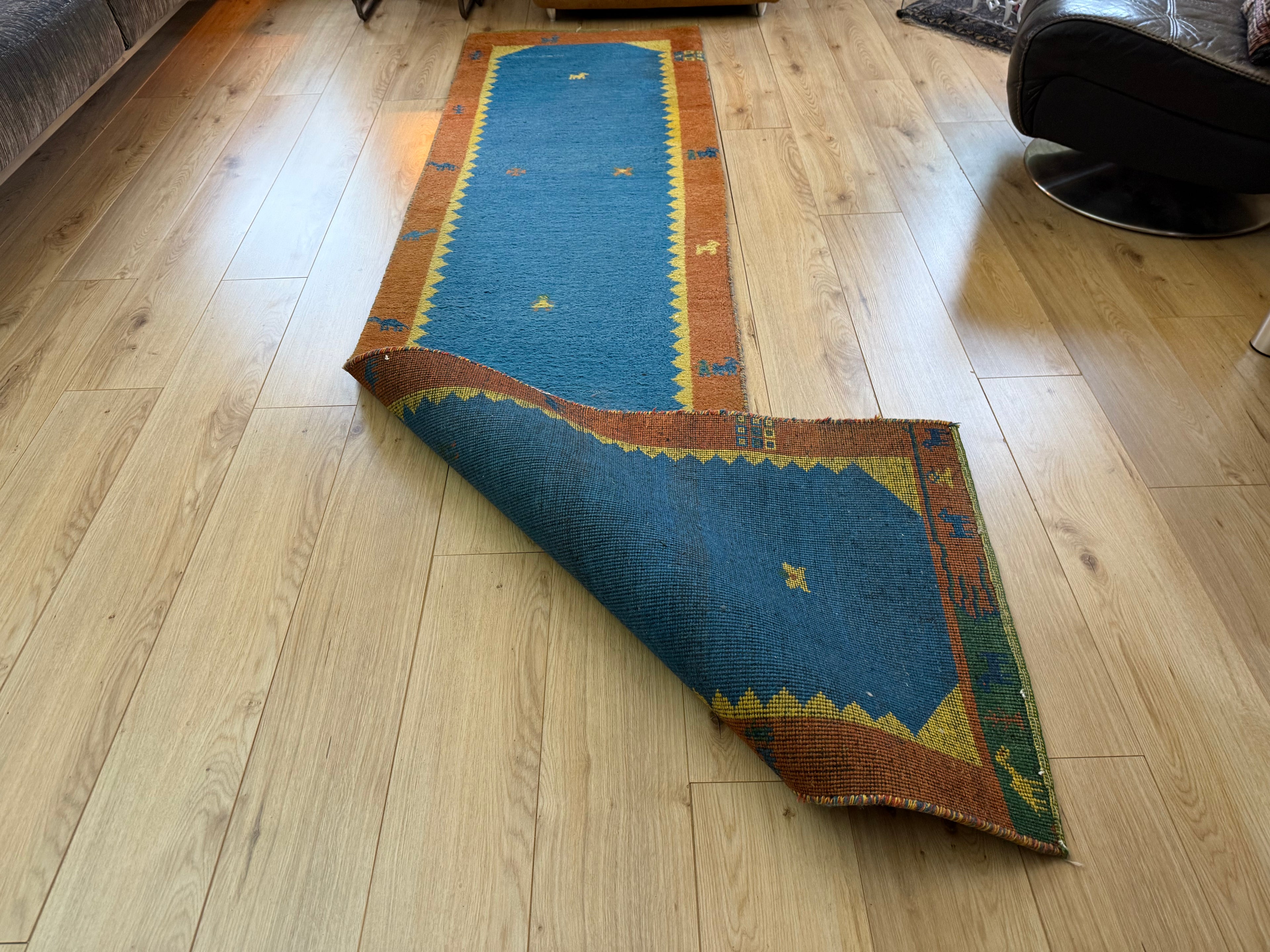 Vintage handgeknoopte loper – blauw & oker – ca. 302 × 77,5 cm