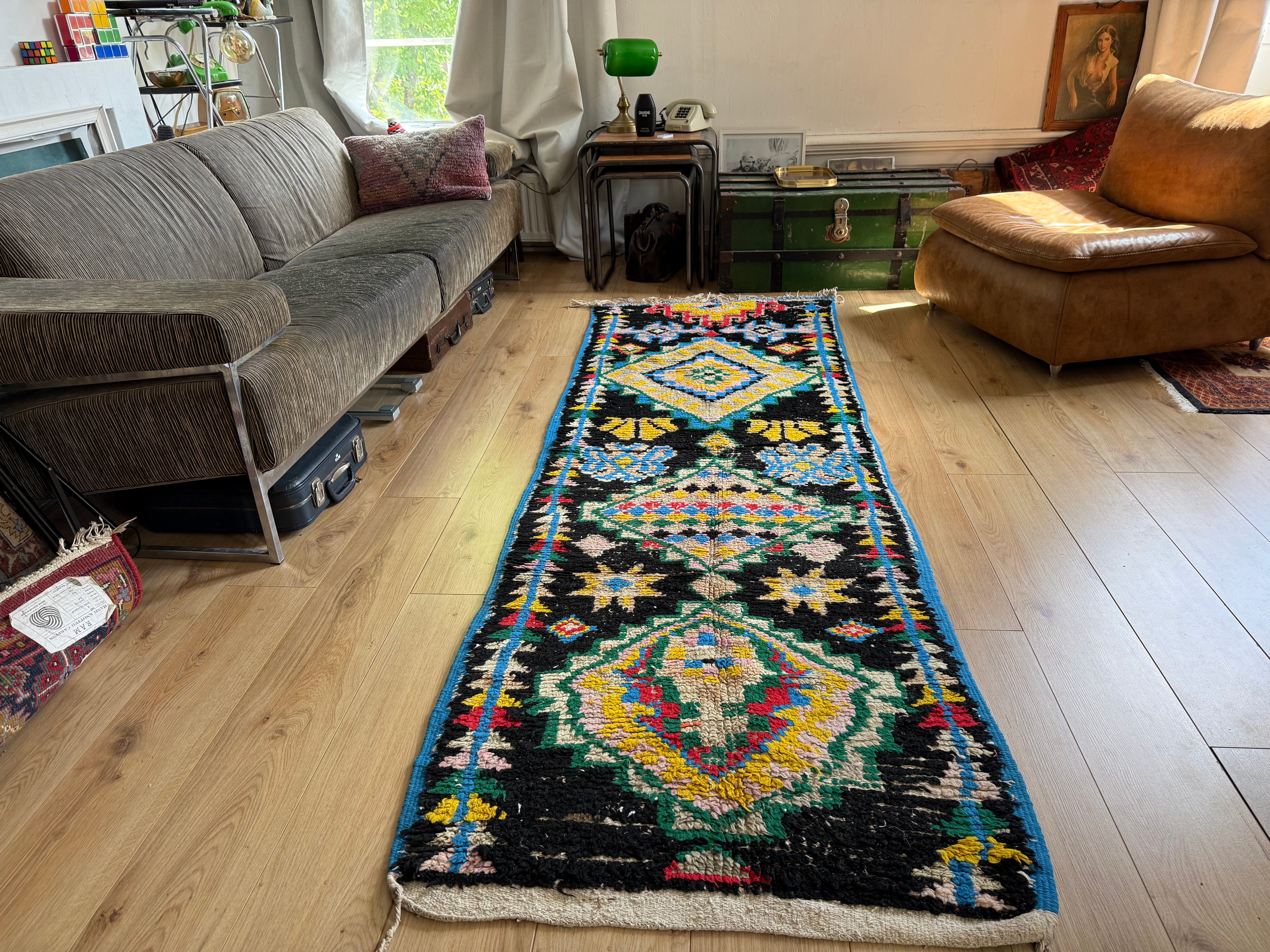 Handgeknoopt vintage tapijt Boucherouite loper uit Marokko– ca. 277 × 88 cm