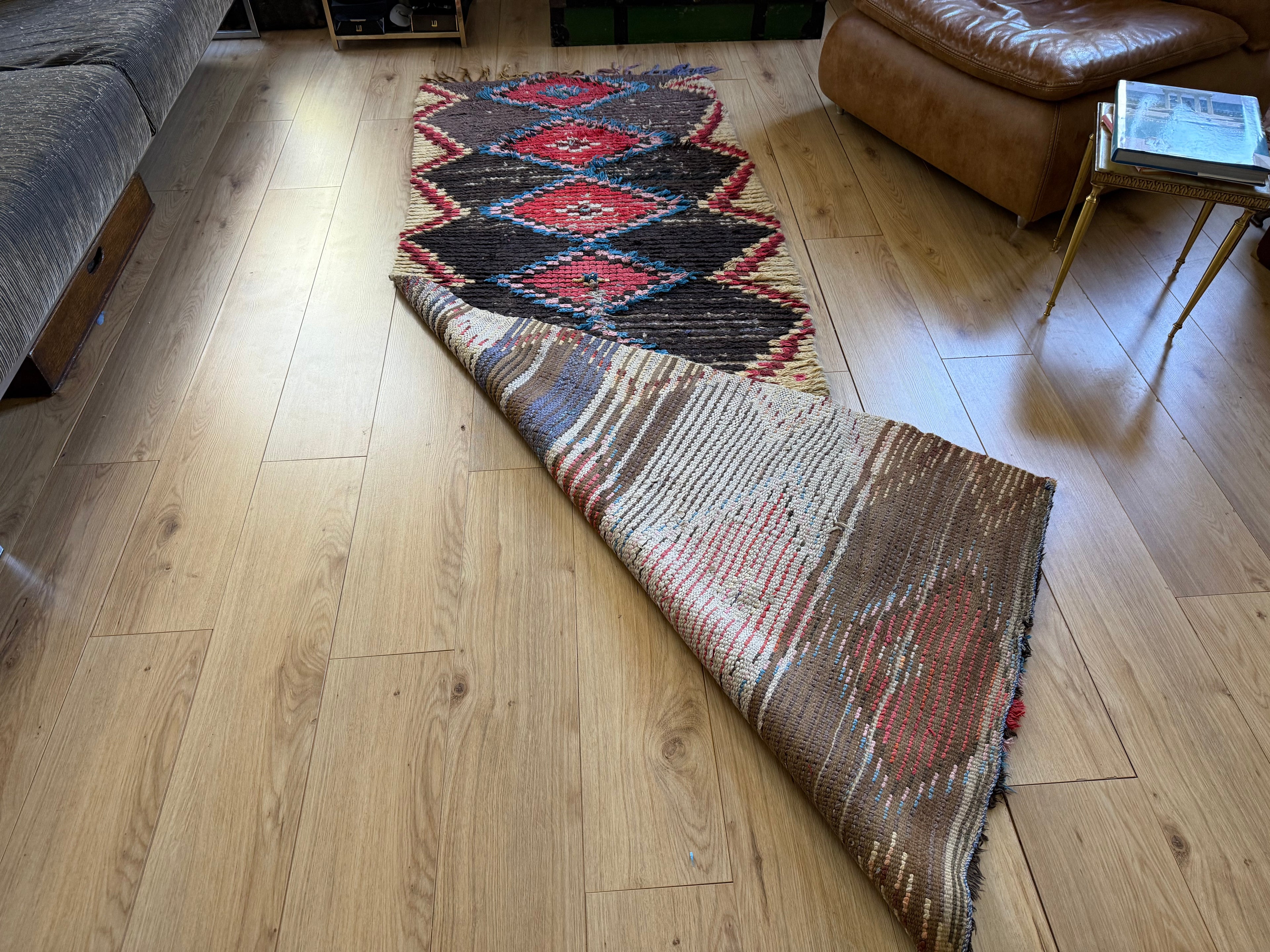 Vintage Berber Boucherouite runner – 267 × 97 cm – graphic diamond pattern