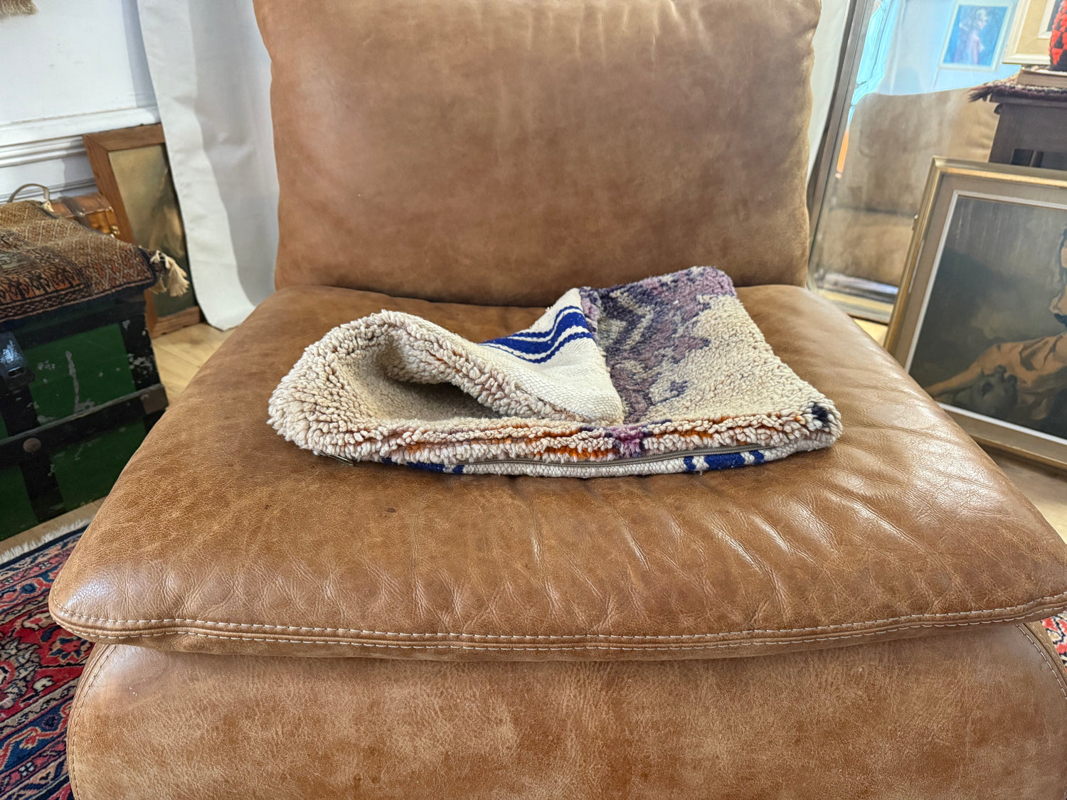Coussin fait main en tapis marocain vintage – env. 60 × 40 cm