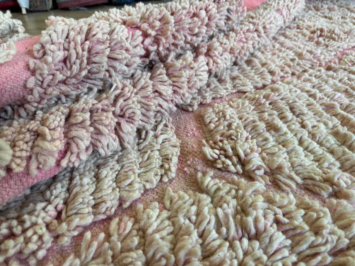 XXL Marokkaans wollen tapijt in zachtroze – 383 × 256 cm