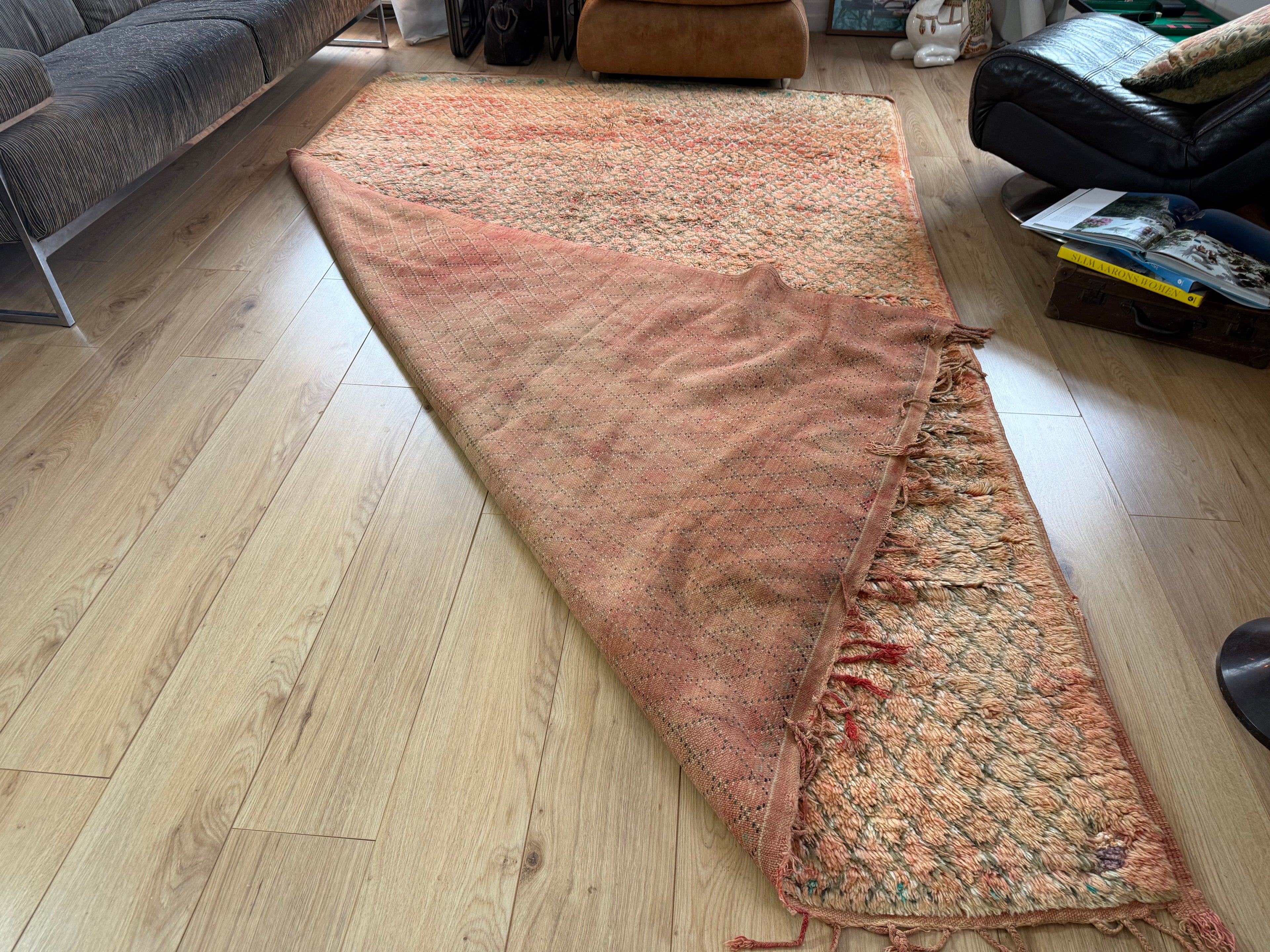 Zacht vintage Berber tapijt in perziktinten – 320 × 195 cm
