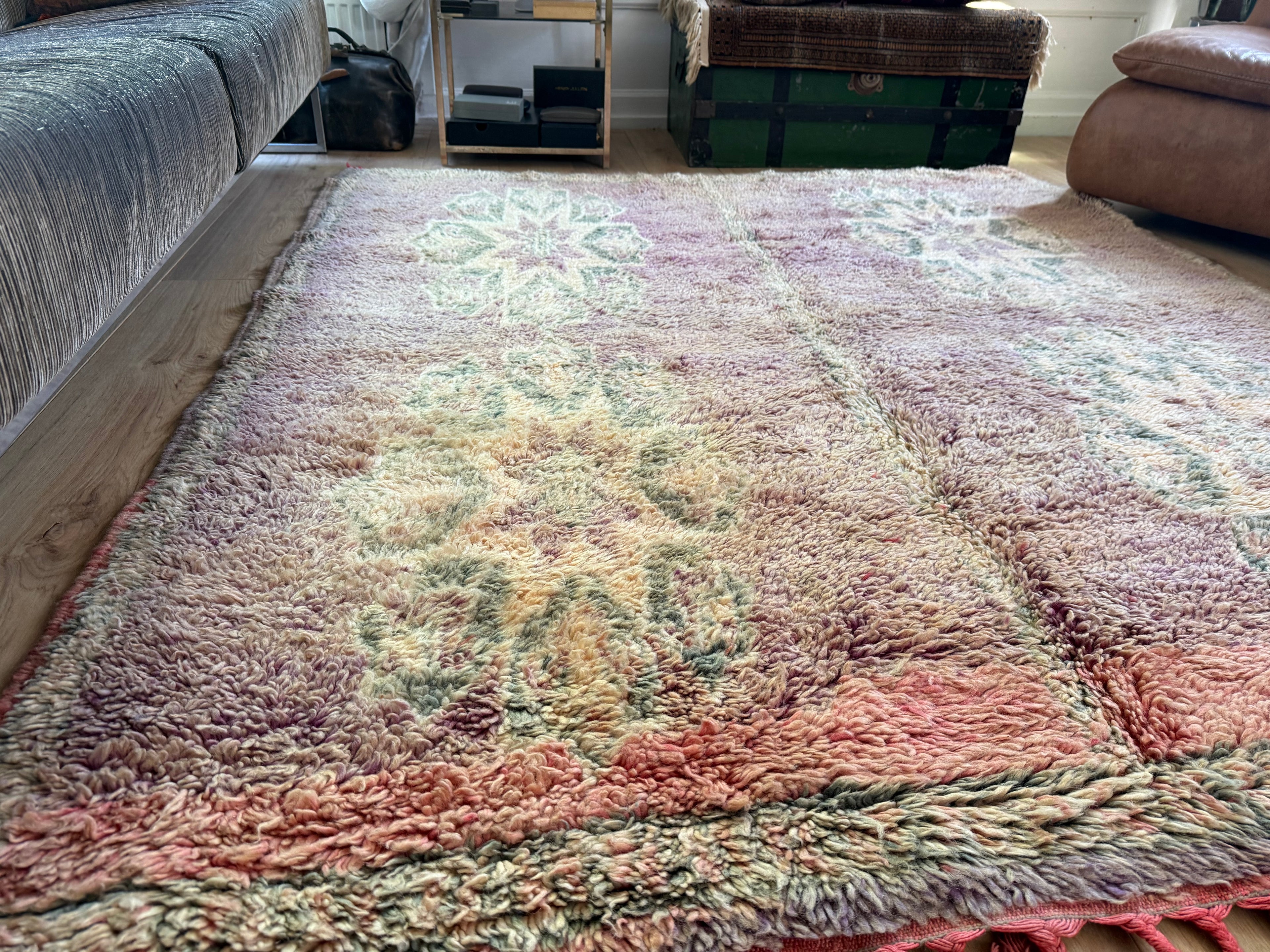 Vintage high-pile wool rug in soft pastel tones – 222 × 184 cm