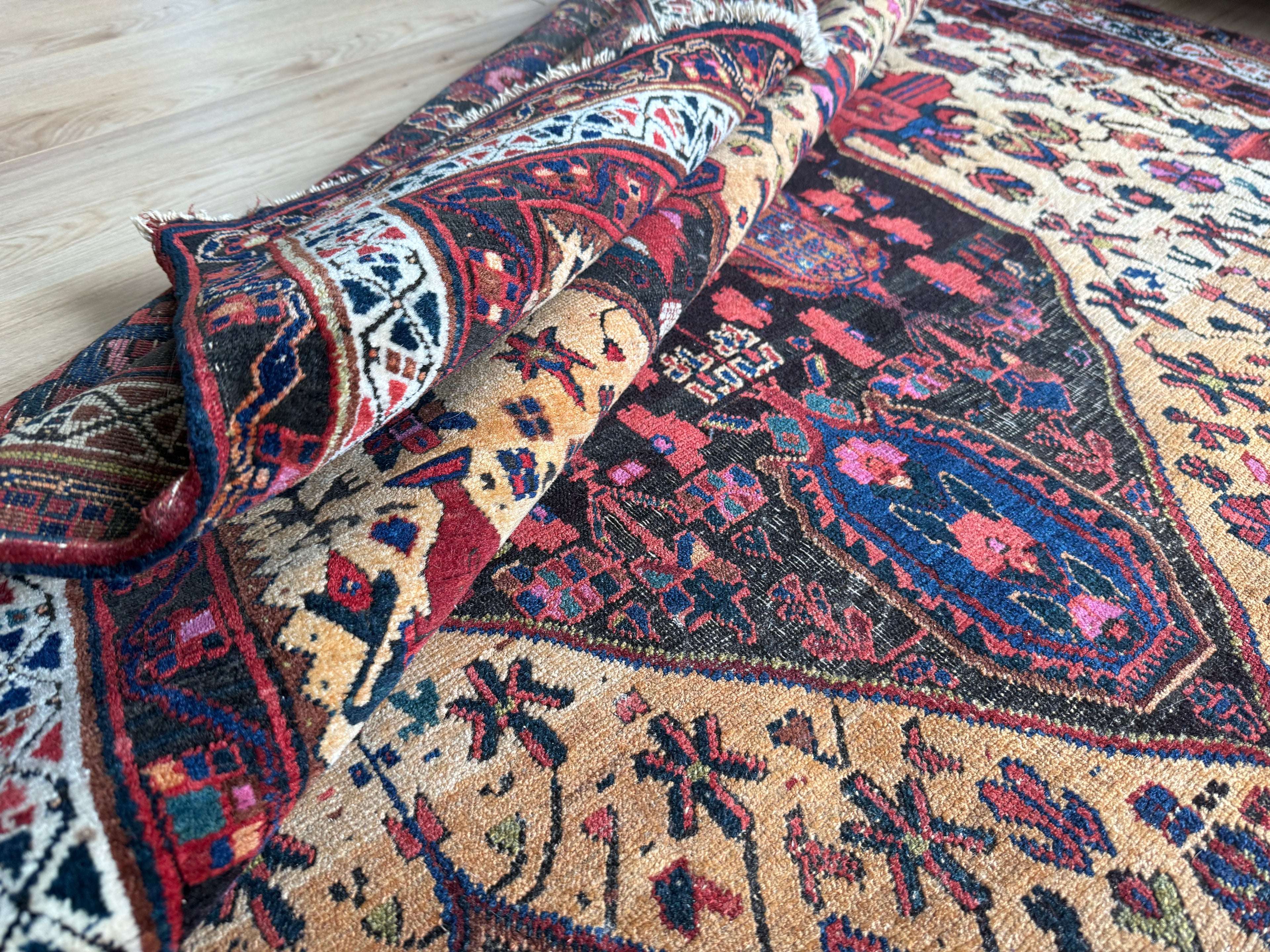 Handgeknoopt vintage tapijt Oosters Malayer stijl – ca. 137 × 163 cm