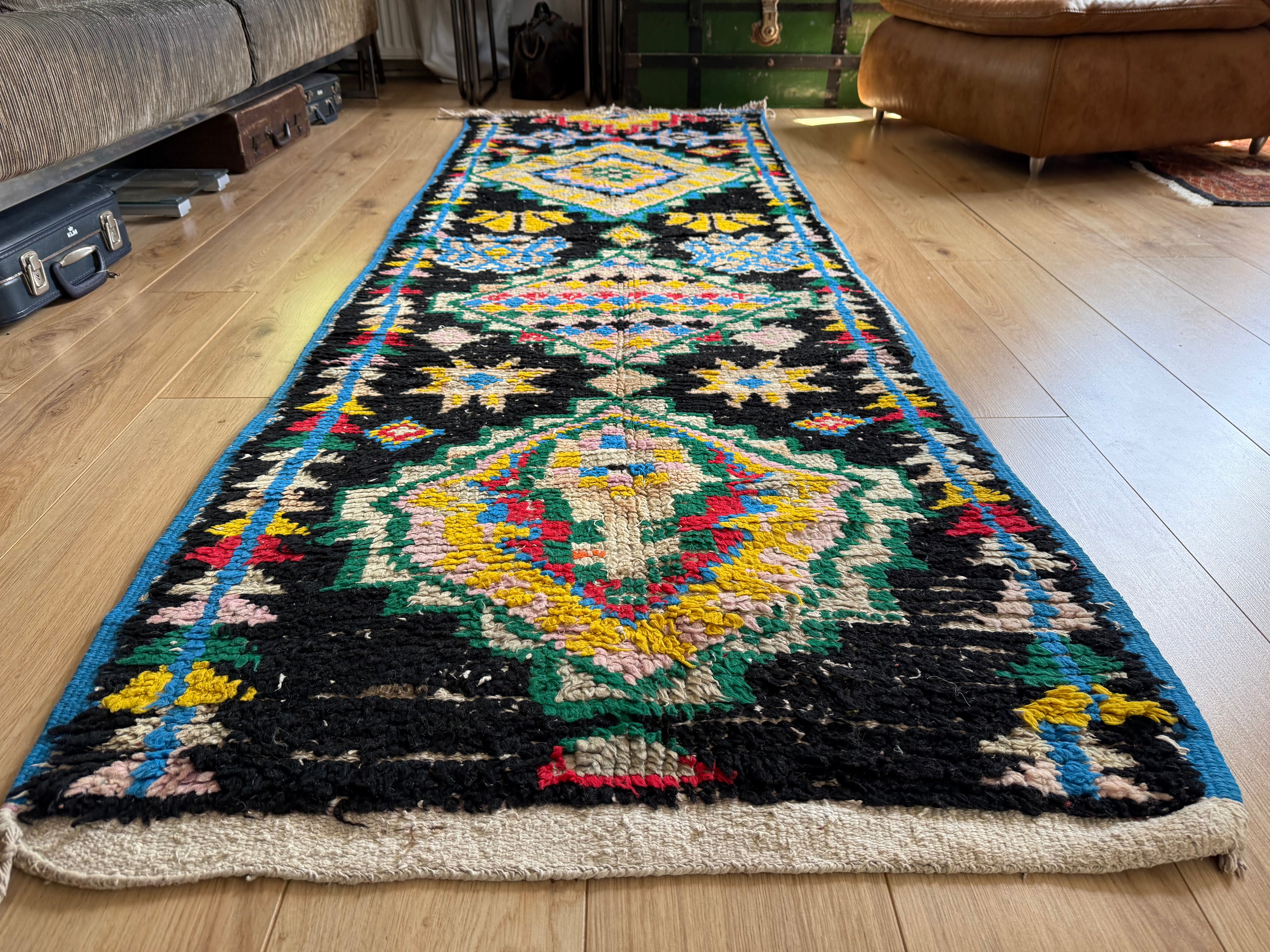 Handgeknoopt vintage tapijt Boucherouite loper uit Marokko– ca. 277 × 88 cm