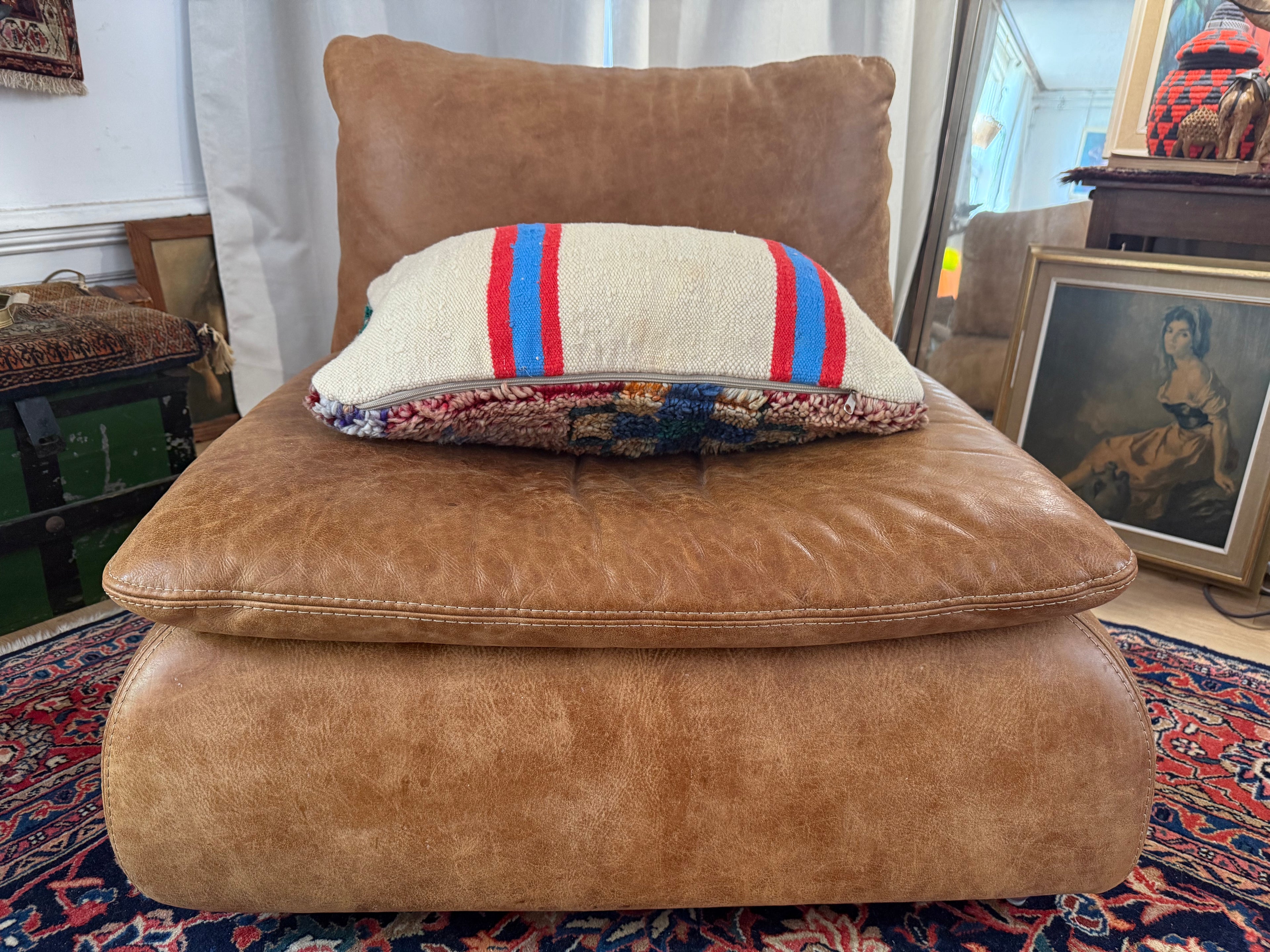 Handgemaakt kussen van een vintage Marokkaans tapijt – ca.60 × 40 cm