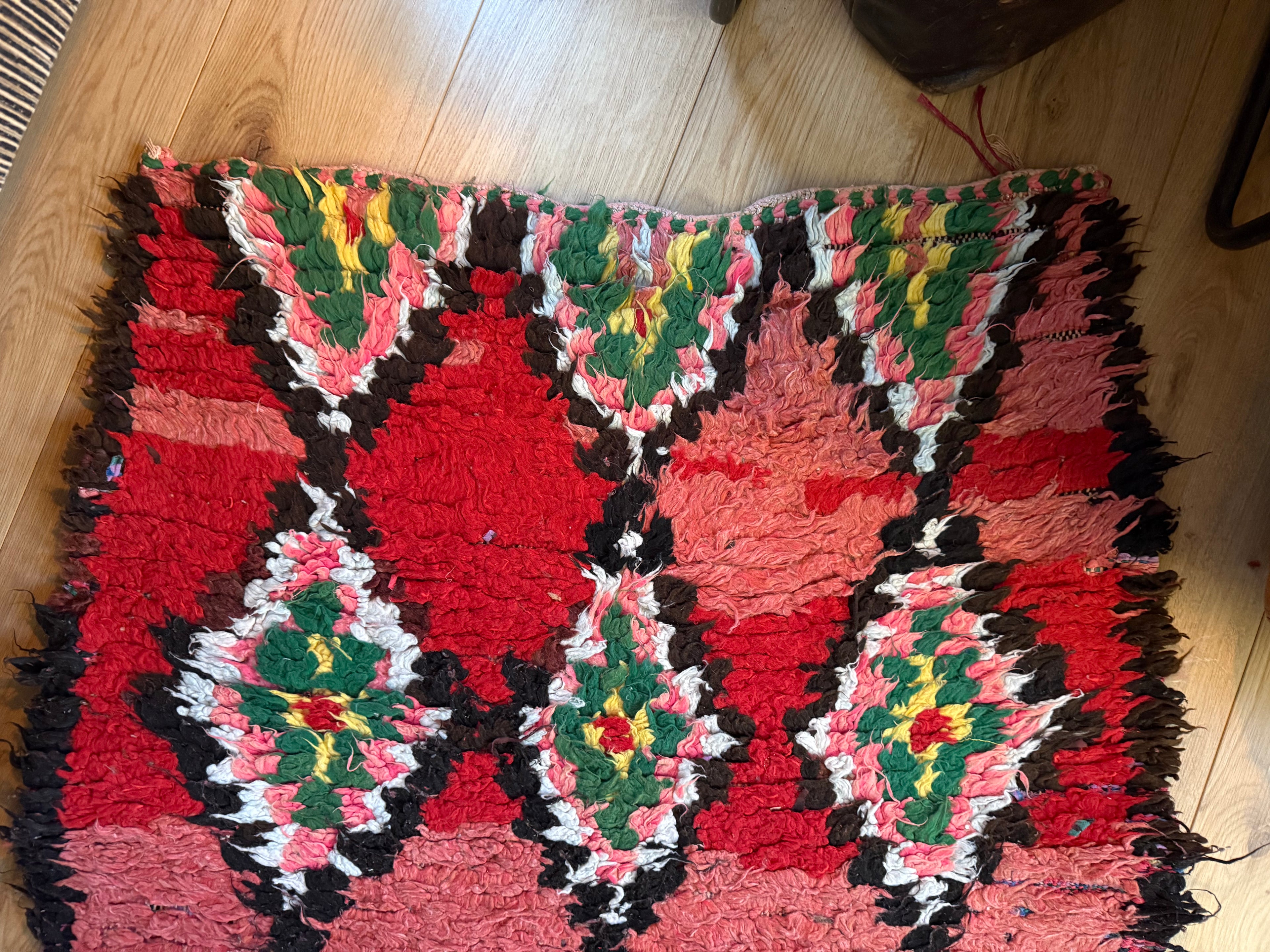 Vintage Berber loper in diep rood – 331 × 92 cm