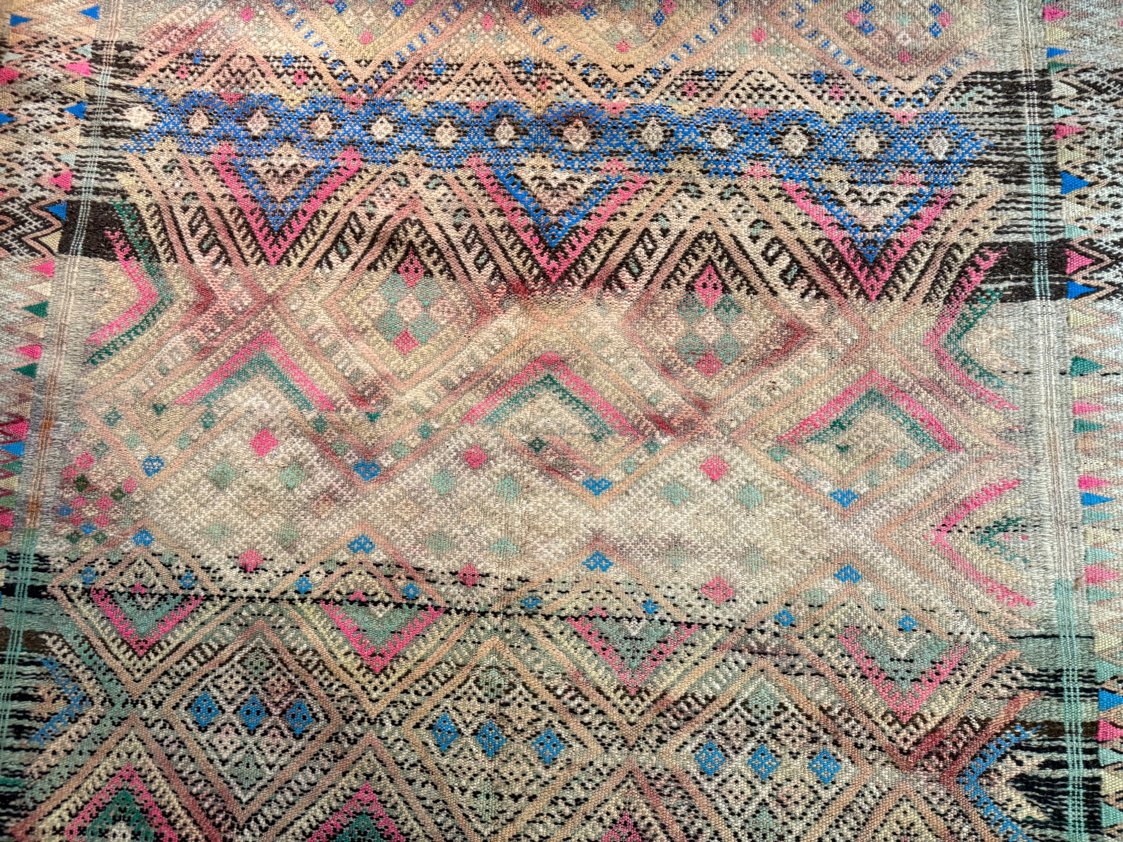 Vintage Berber tapijt in zachte pasteltinten – 362 × 180 cm