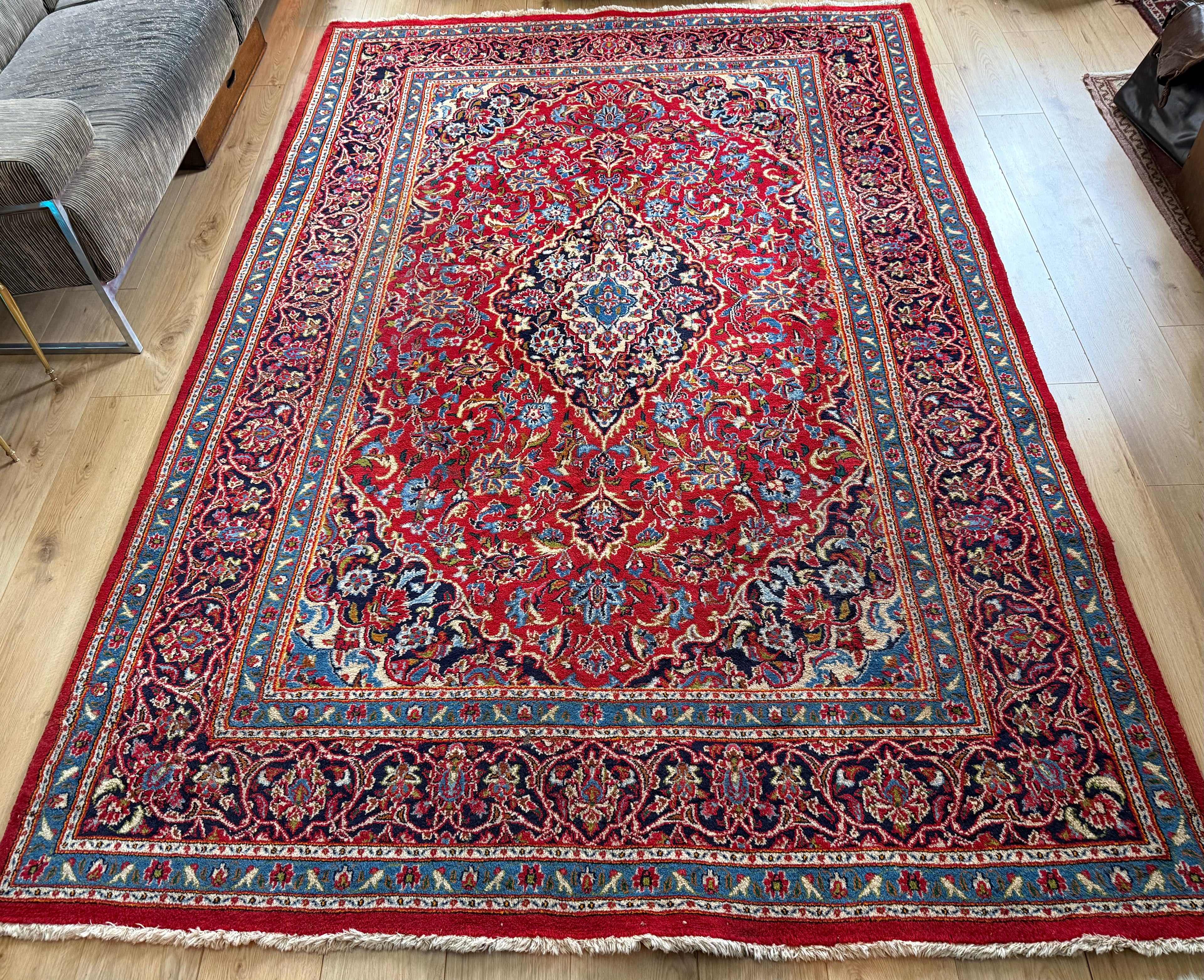 Hand-knotted classic medallion carpet – 295 × 200 cm