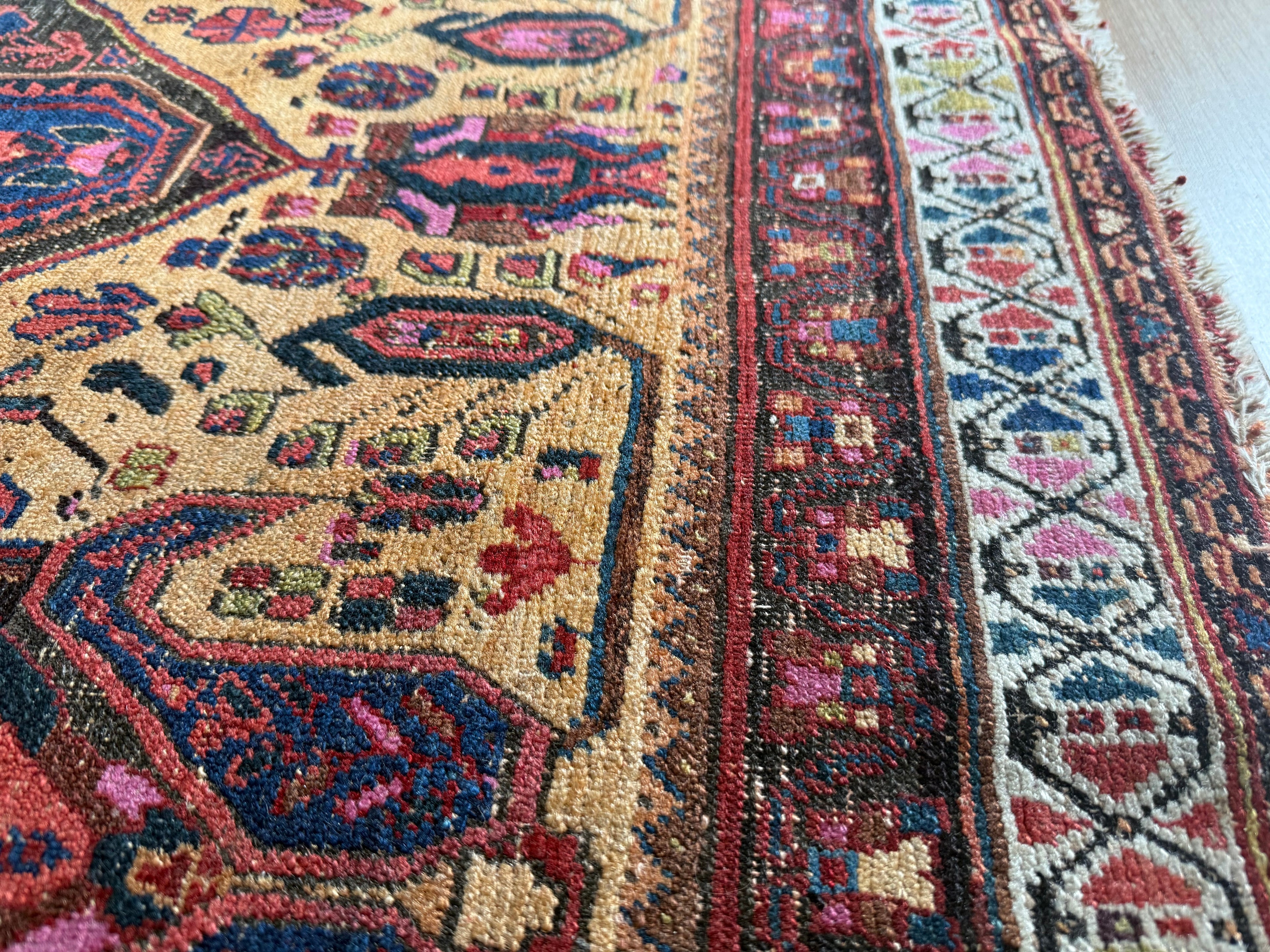 Handgeknoopt vintage tapijt Oosters Malayer stijl – ca. 137 × 163 cm