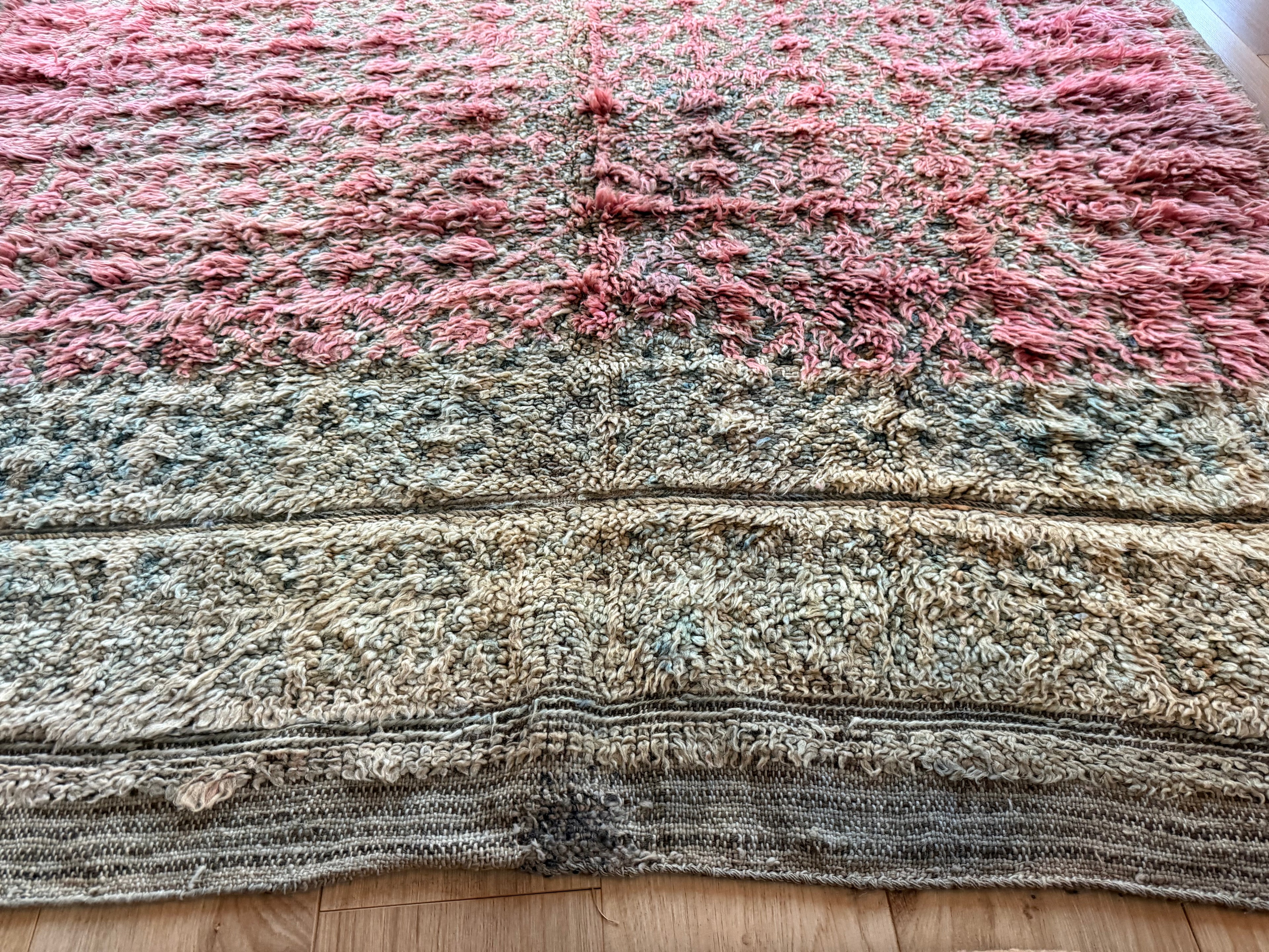 Vintage Marokkaans Berbertapijt – poederroze & salie 290 × 180 cm