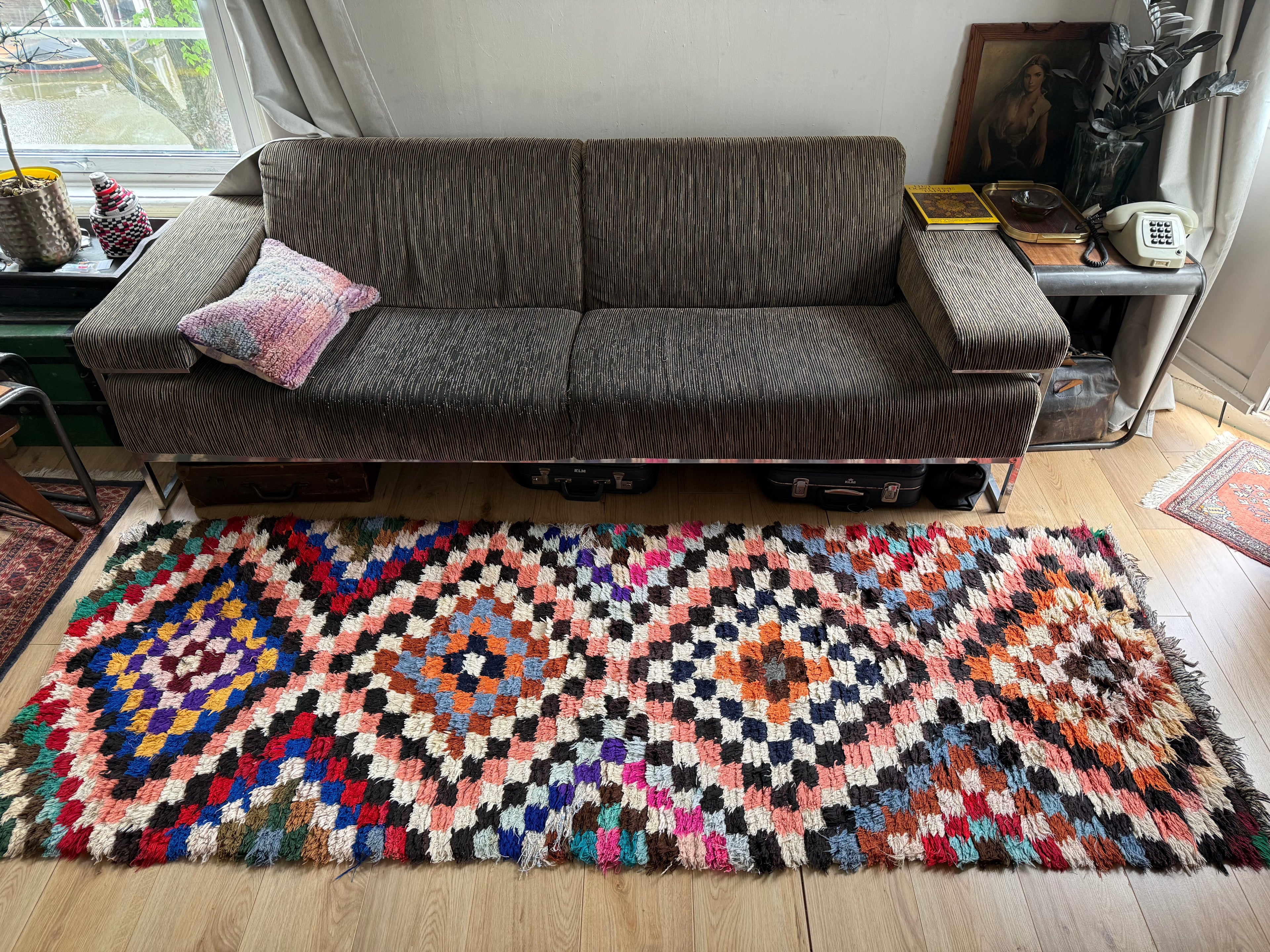 Handgeknoopt vintage tapijt – Boucherouite-stijl – ca. 91 × 253 cm.