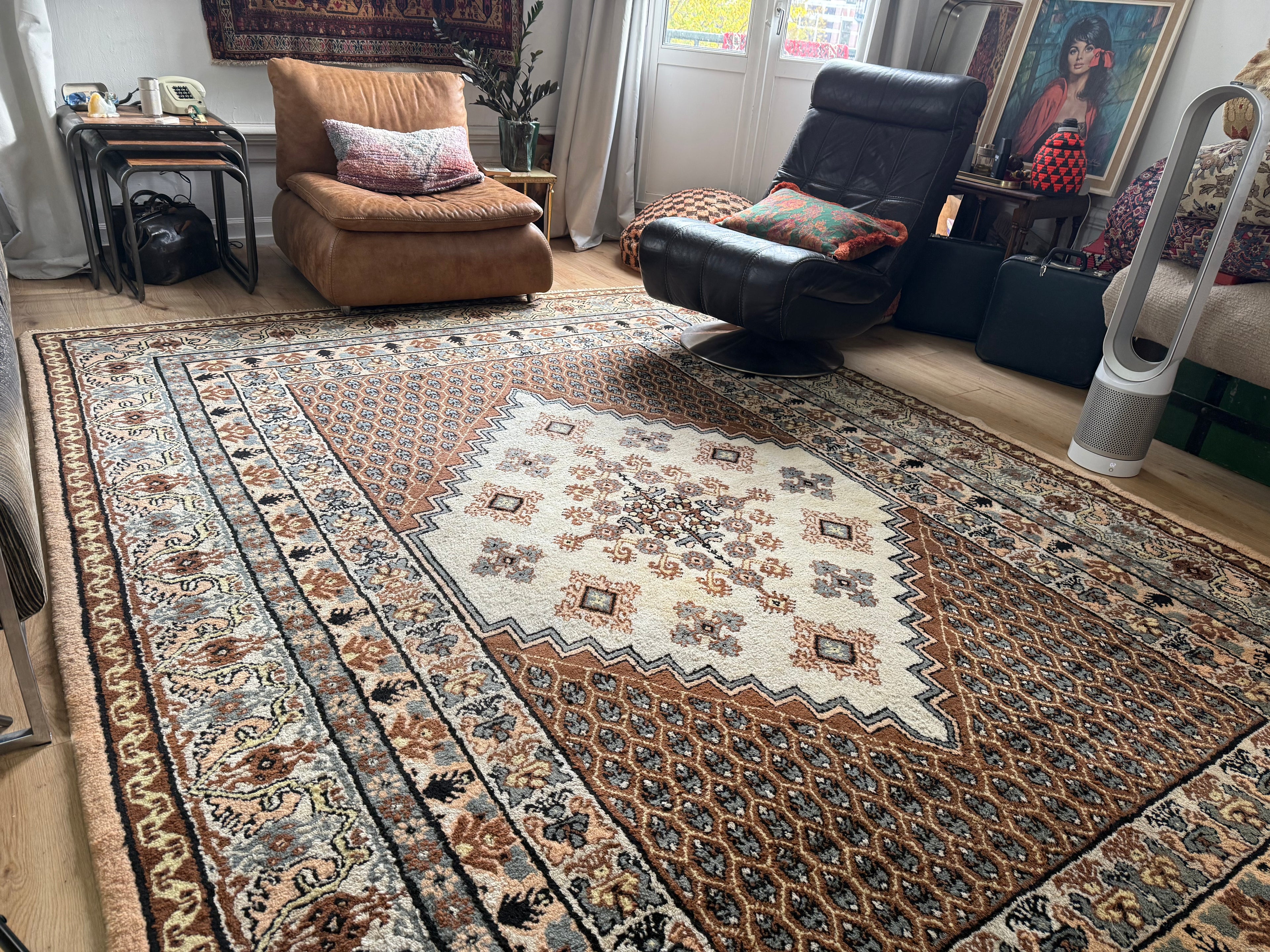 Handgeknoopt oosters tapijt – ca. 352 × 247 cm (lichten verkleuringen middenstuk)
