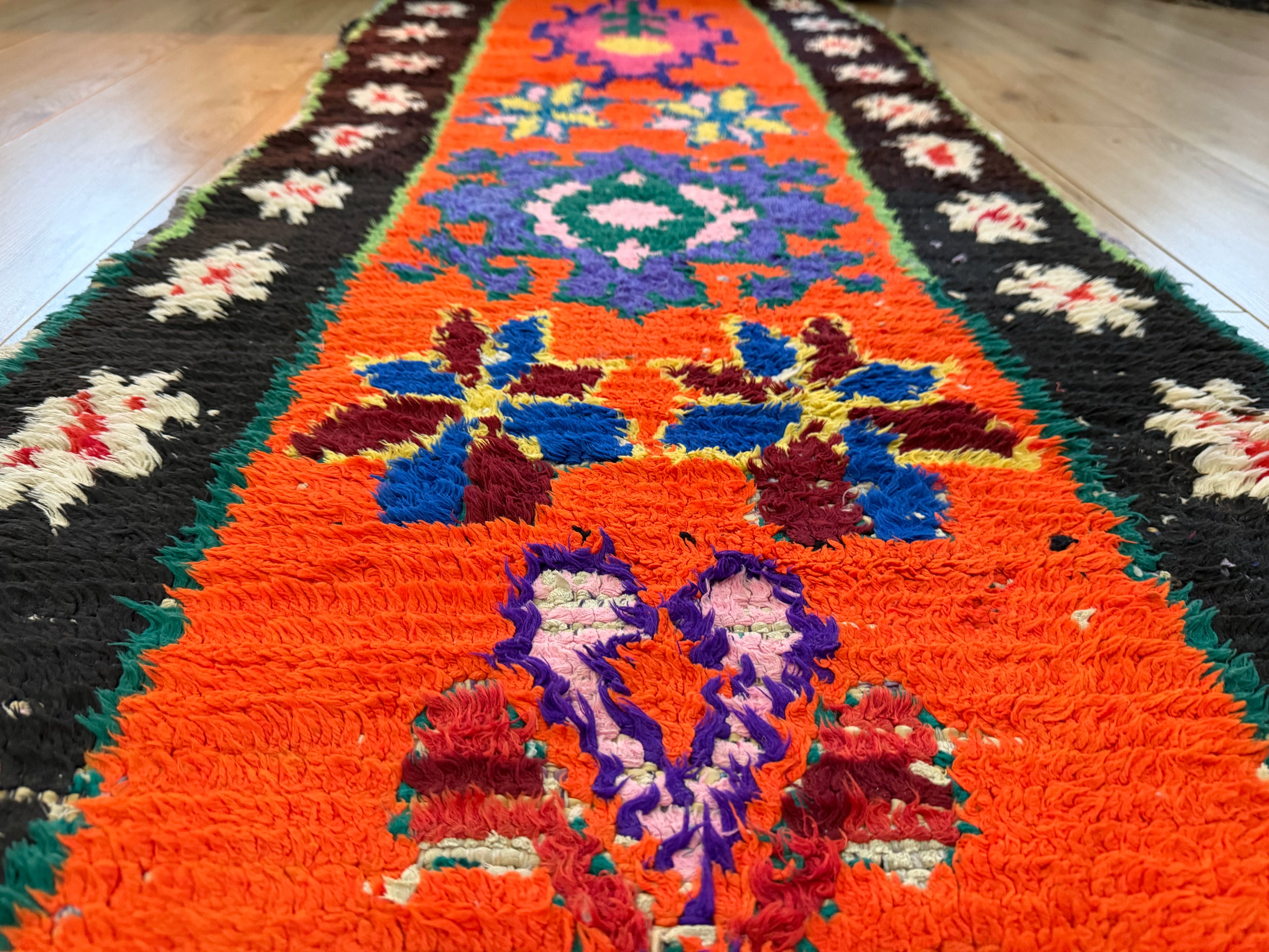 Authentiek handgeknoopt tapijt – kleurrijke boho stijl – ca. 274 × 75 cm