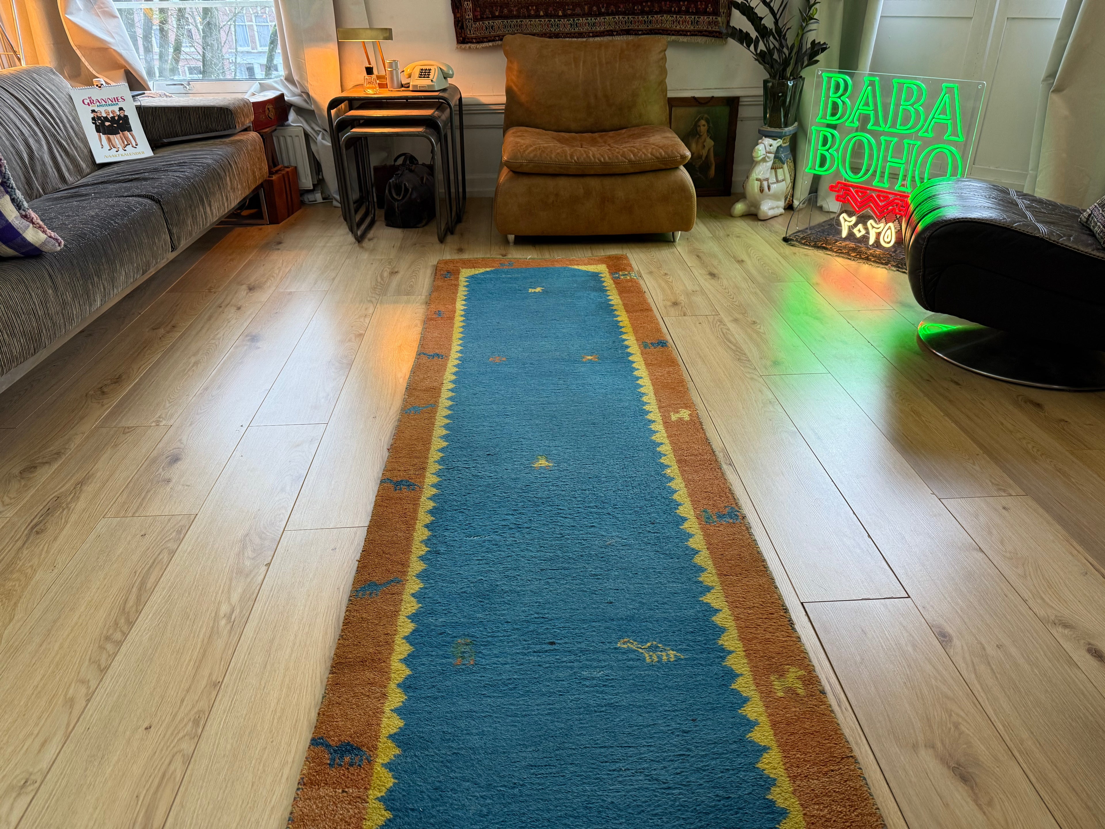 Vintage handgeknoopte loper – blauw & oker – ca. 302 × 77,5 cm