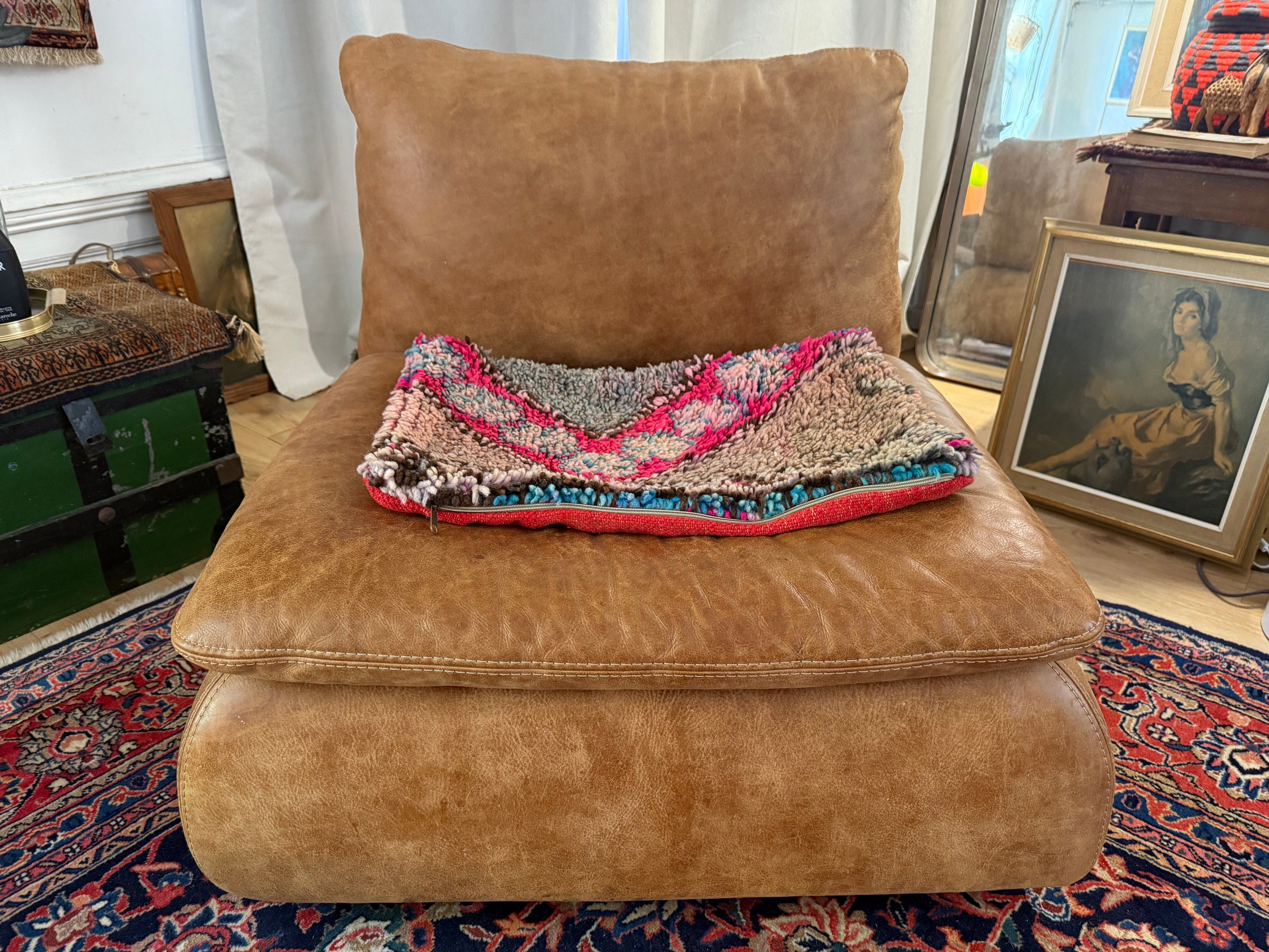 Handgemaakt kussen van een vintage Marokkaans tapijt – ca. 50 × 40 cm