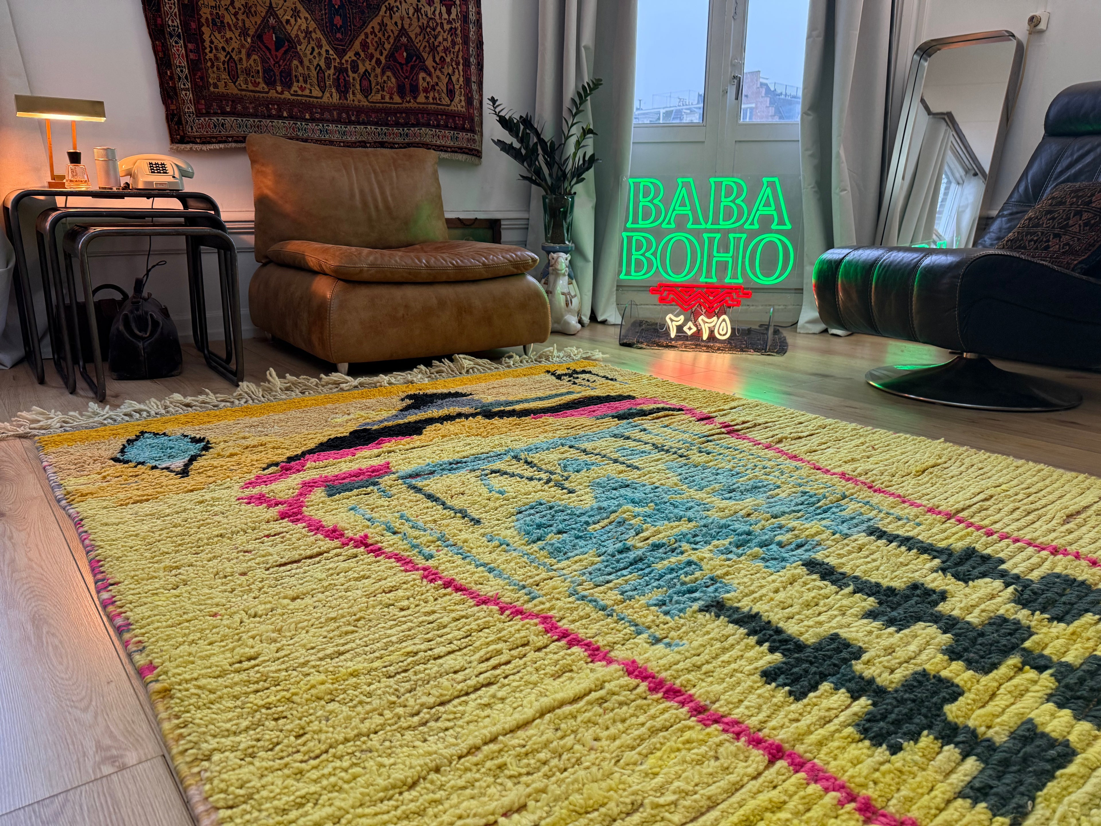 Expressief Marokkaans Berber tapijt met symbolisch design – ca. 287 × 168 cm