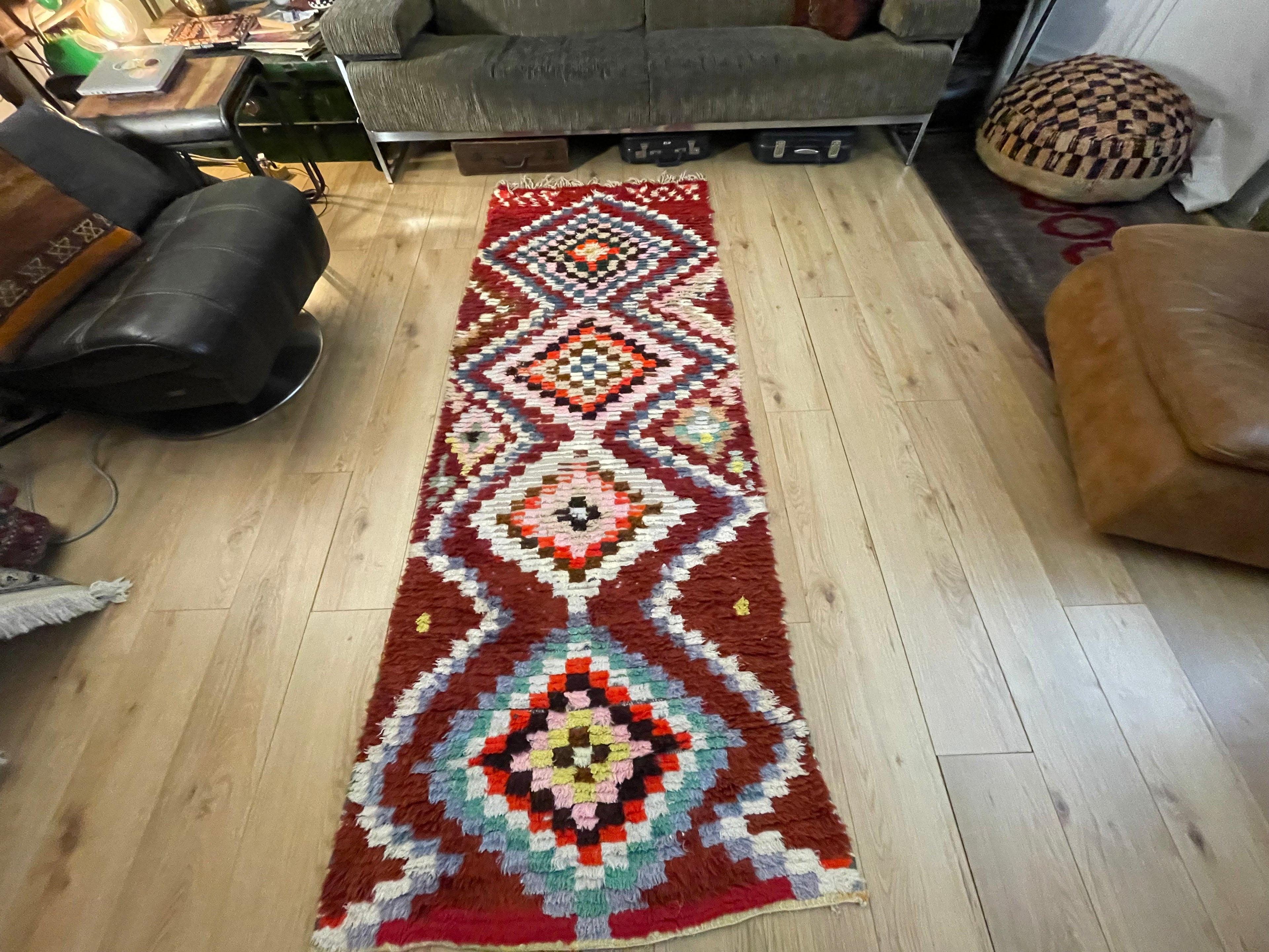 Handgeknoopt vintage vloerkleed – Marokkaanse Boucherouite loper – ca. 243 × 88 cm