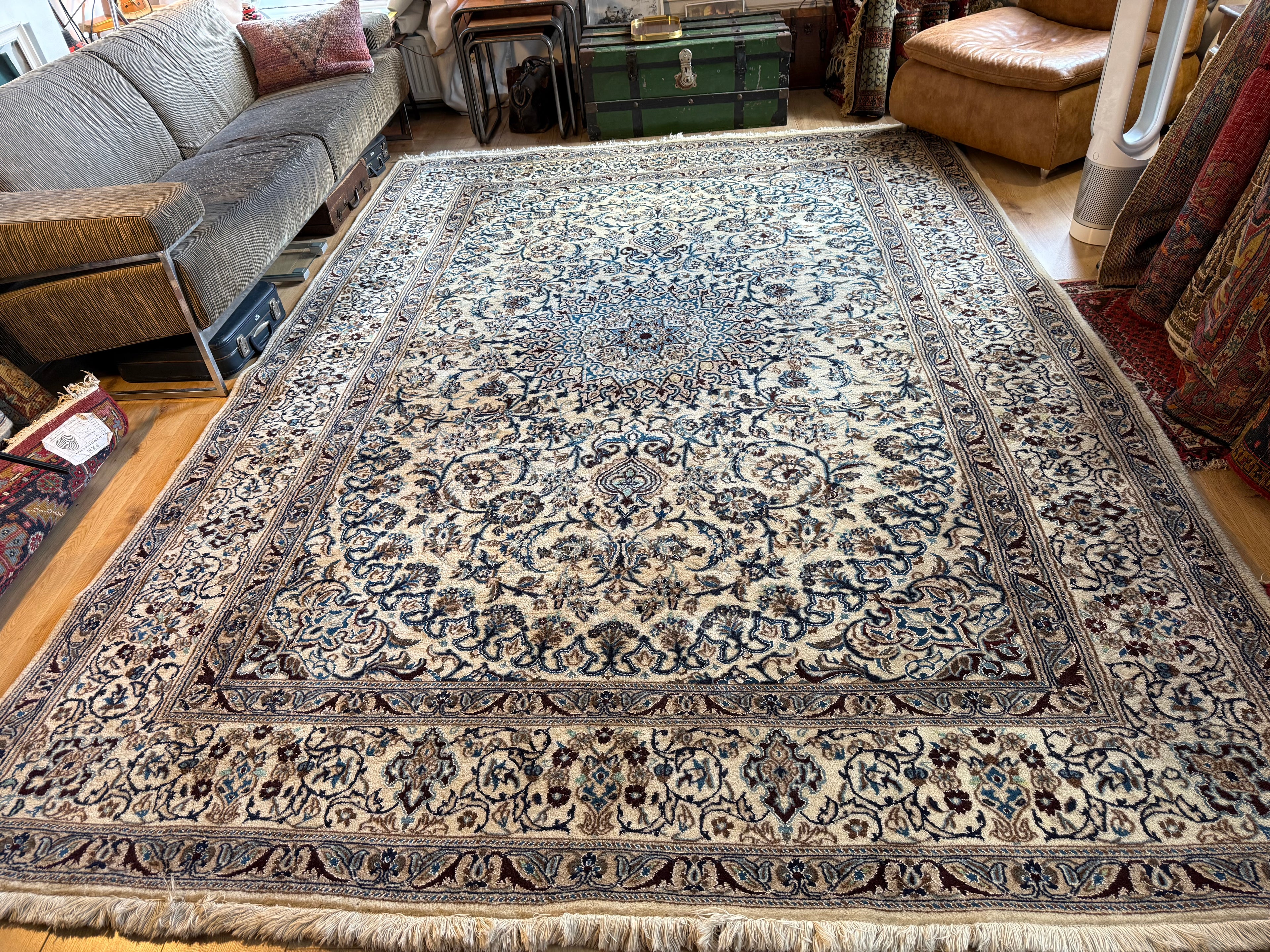 Hand-knotted vintage oriental Nain rug – approx. 245 × 345 cm