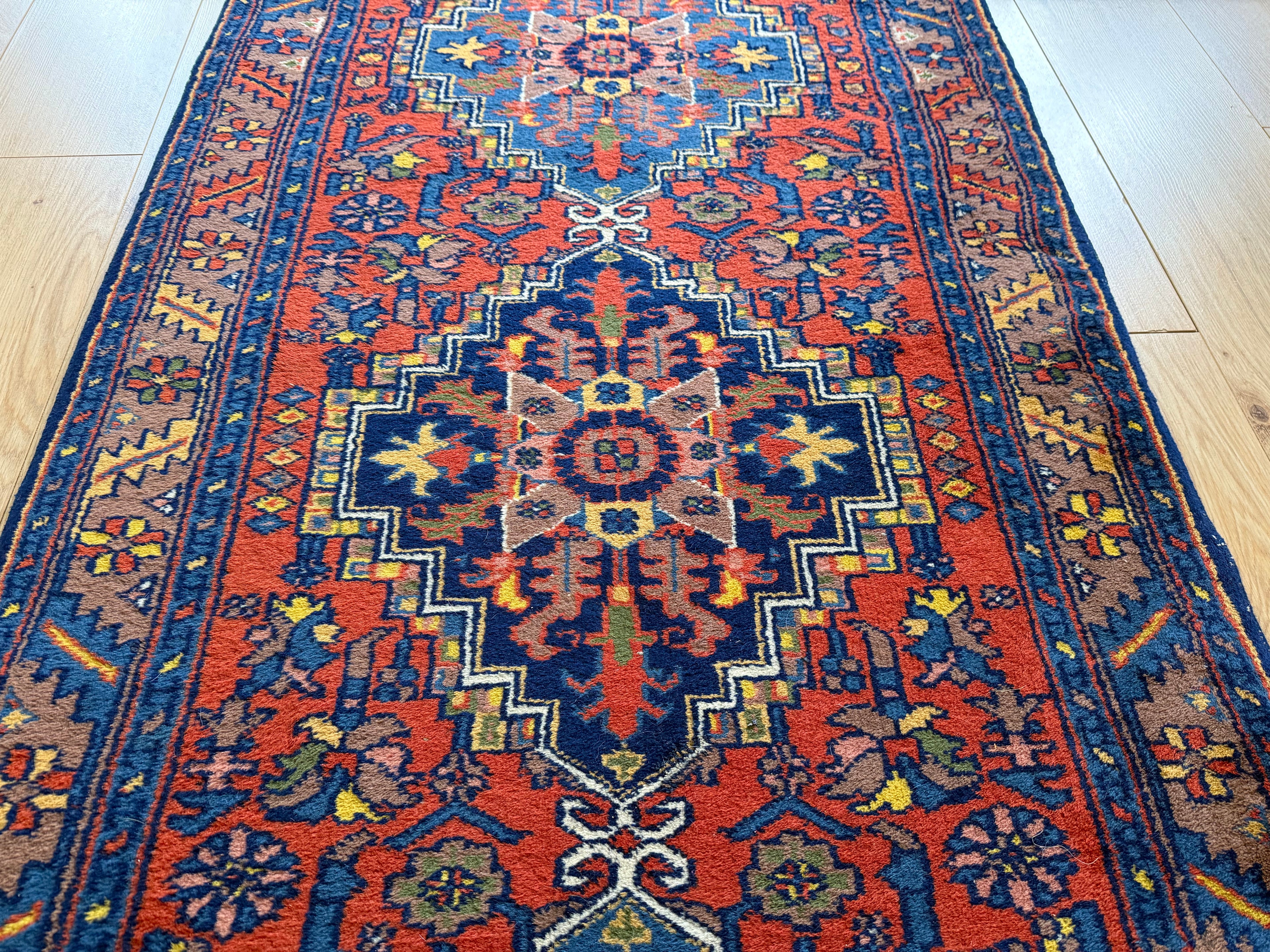 Handgeknoopte wollen loper – ca. 340 × 89 cm