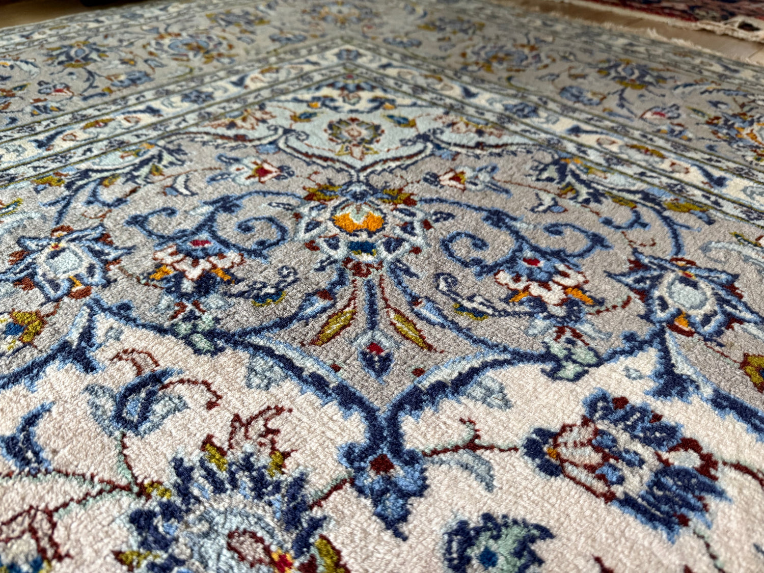 Alfombra vintage anudada a mano – Clara y elegante – aprox. 365 × 245 cm