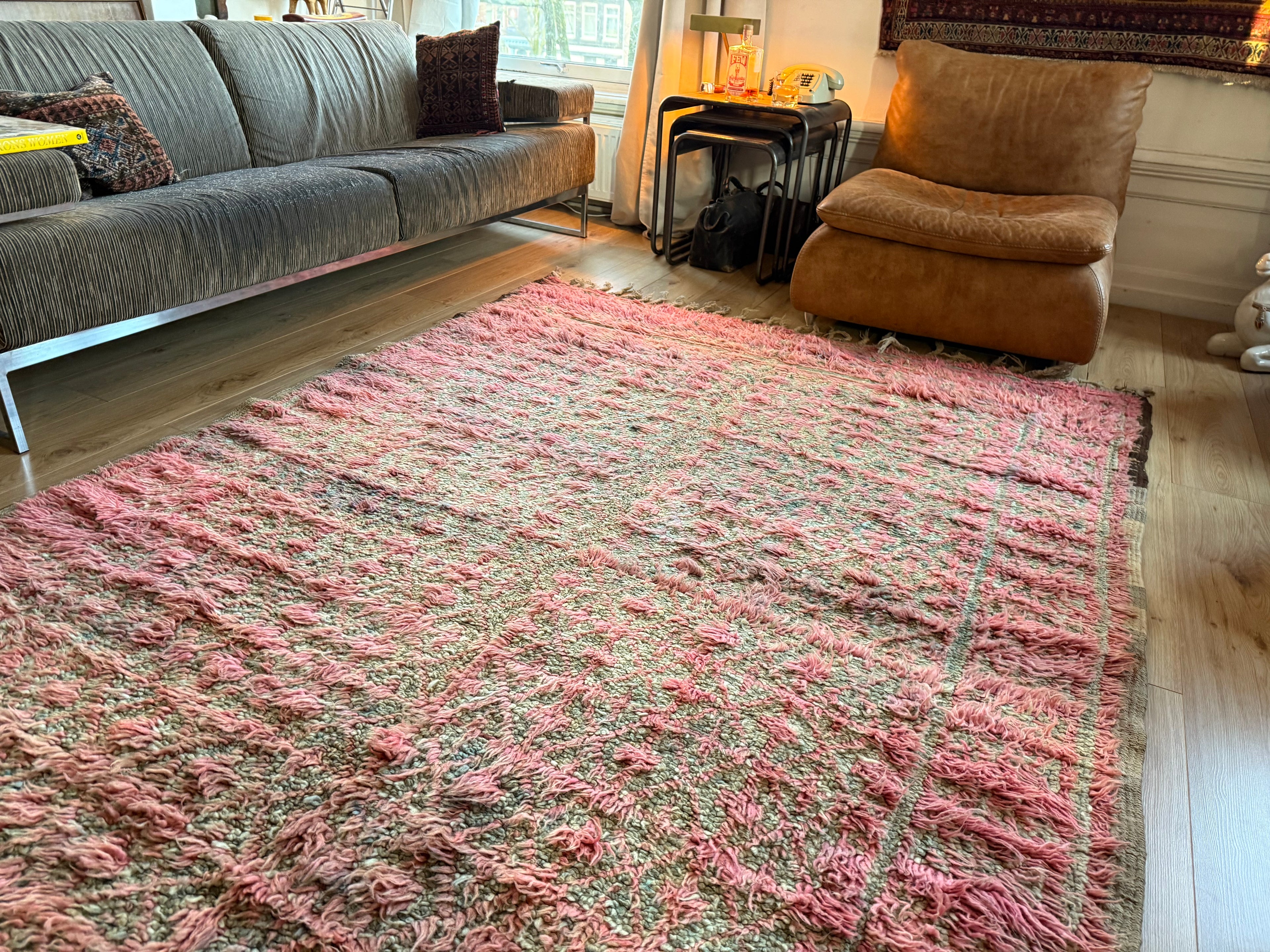 Vintage Marokkaans Berbertapijt – poederroze & salie 290 × 180 cm