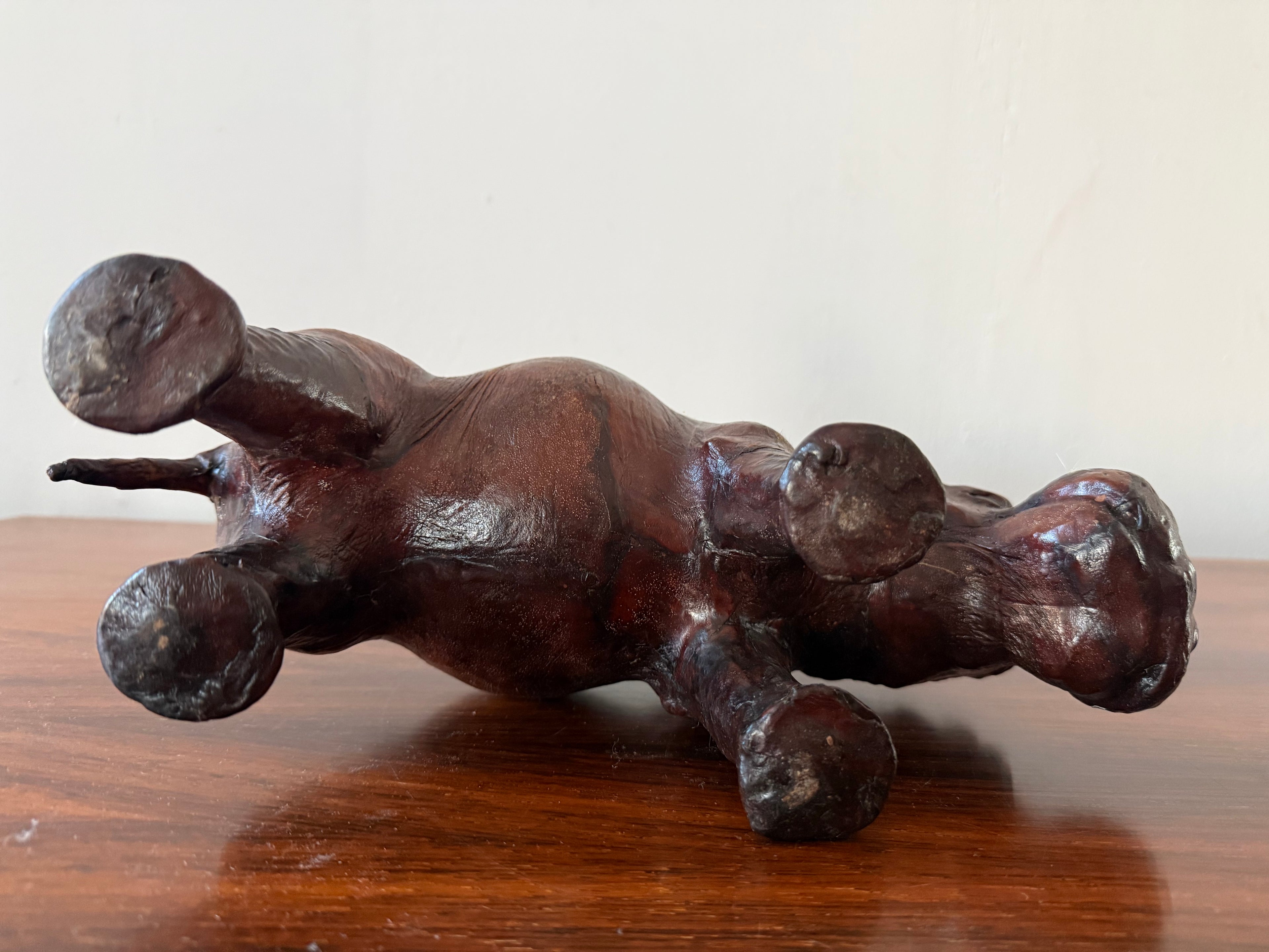 Vintage Leather Hippopotamus – Understated Elegance with Character