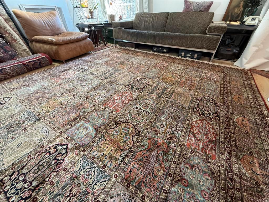 Groot Handgeknoopt Kashmir tapijt van zijde 375 x 275 cm