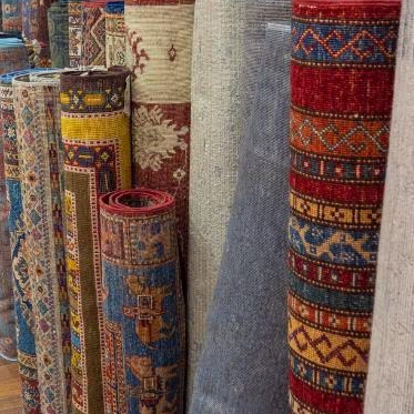 Authentieke vintage tapijten in uiteenlopende stijlen, kleuren en formaten