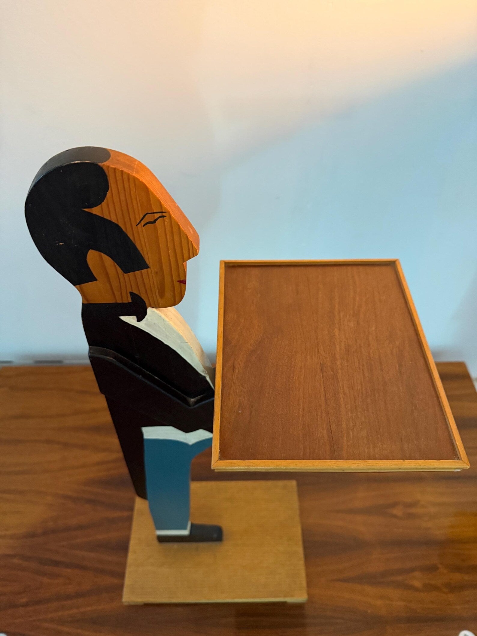 Sculptural wooden figure with tray – functional art piece – 76 cm tall – old-fashioned design