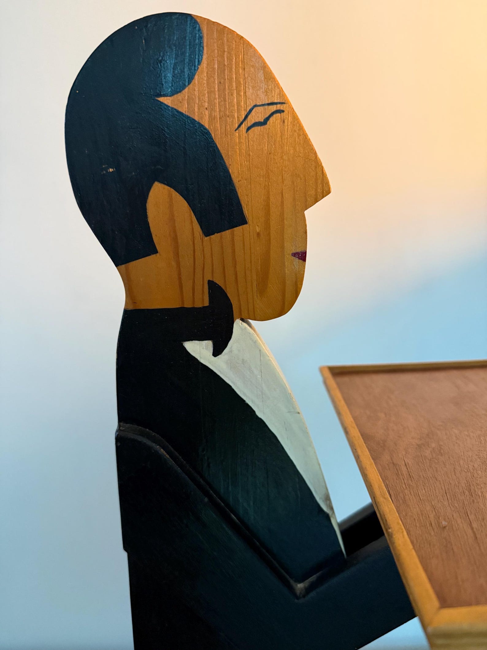 Sculptural wooden figure with tray – functional art piece – 76 cm tall – old-fashioned design