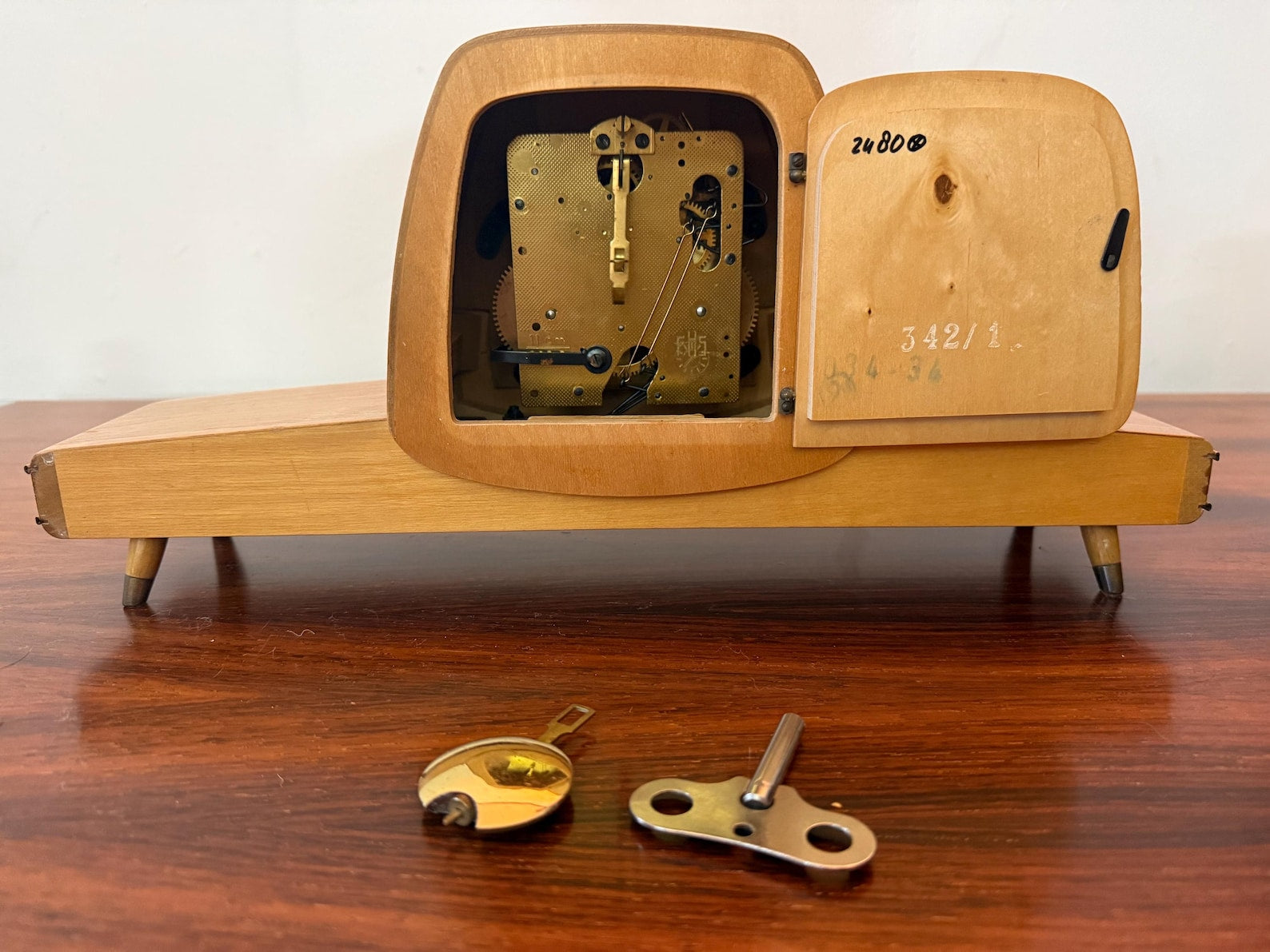 German pendulum clock from the middle of the century by Hermle – mechanical 8-day wooden clock, circa 1950