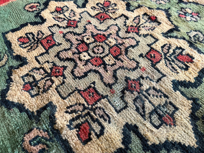 Vintage Marokkaans tapijt met zeldzaam groen veld – handgeknoopt wol (362 × 172 cm)