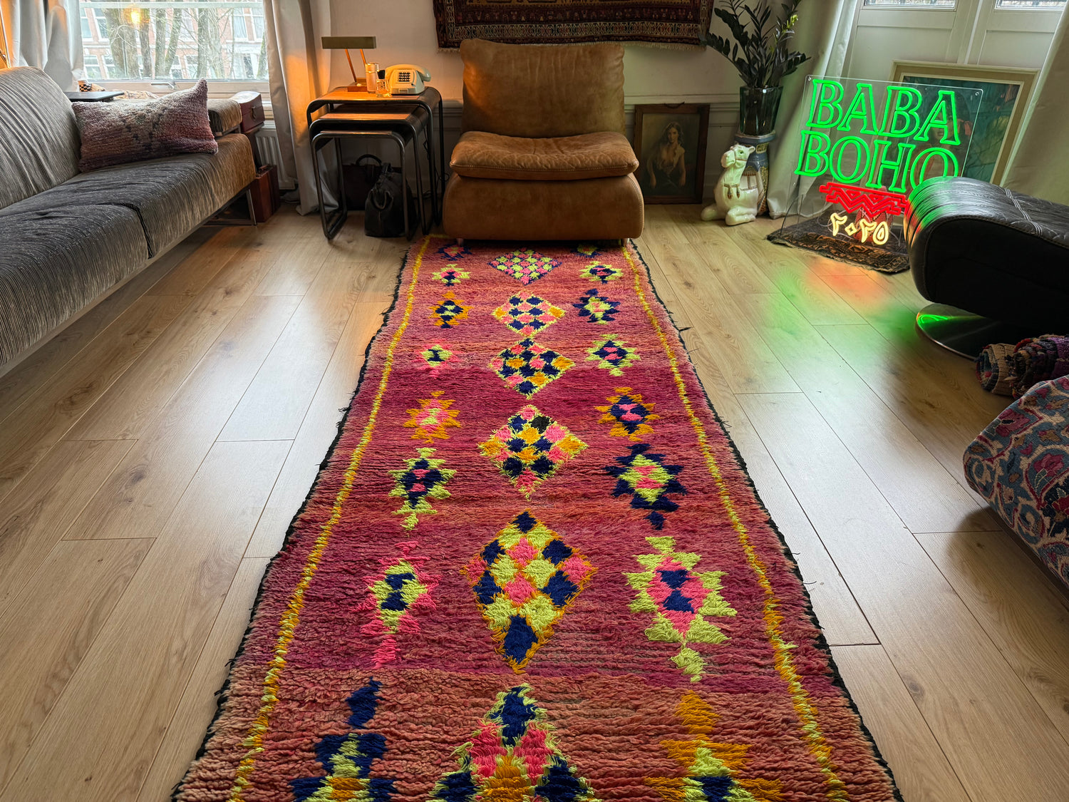 Vintage Marokkaanse loper met uitgesproken kleur &amp; karakter 384 × 101 cm