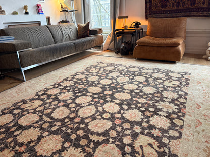 Handgeknoopt Ziegler tapijt, rustig, verfijnd en tijdloos. Ca. 308 × 249 cm